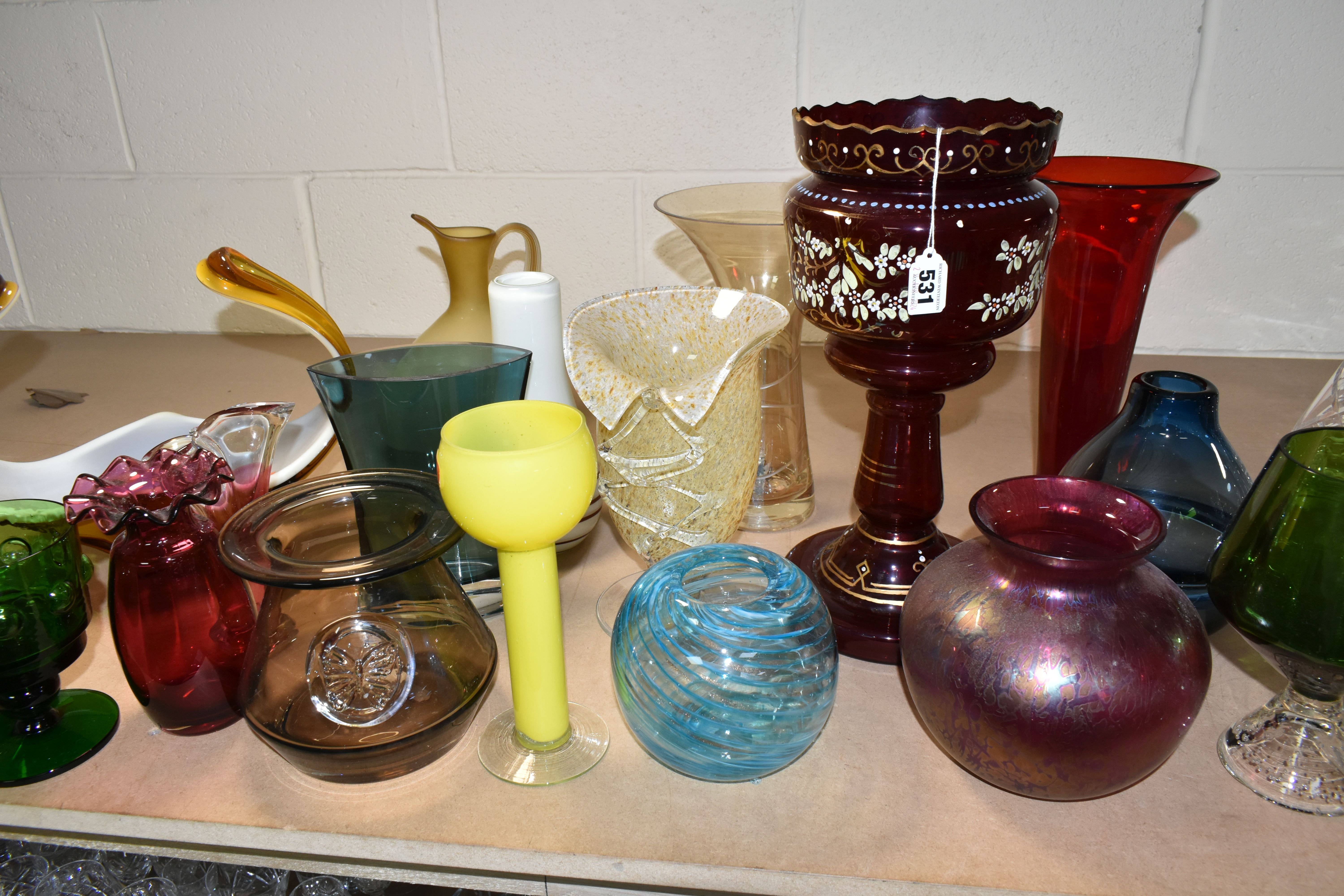 A SELECTION OF DECORATIVE COLOURED GLASSWARES, to include a Dartington vase with applied butterfly - Image 14 of 21