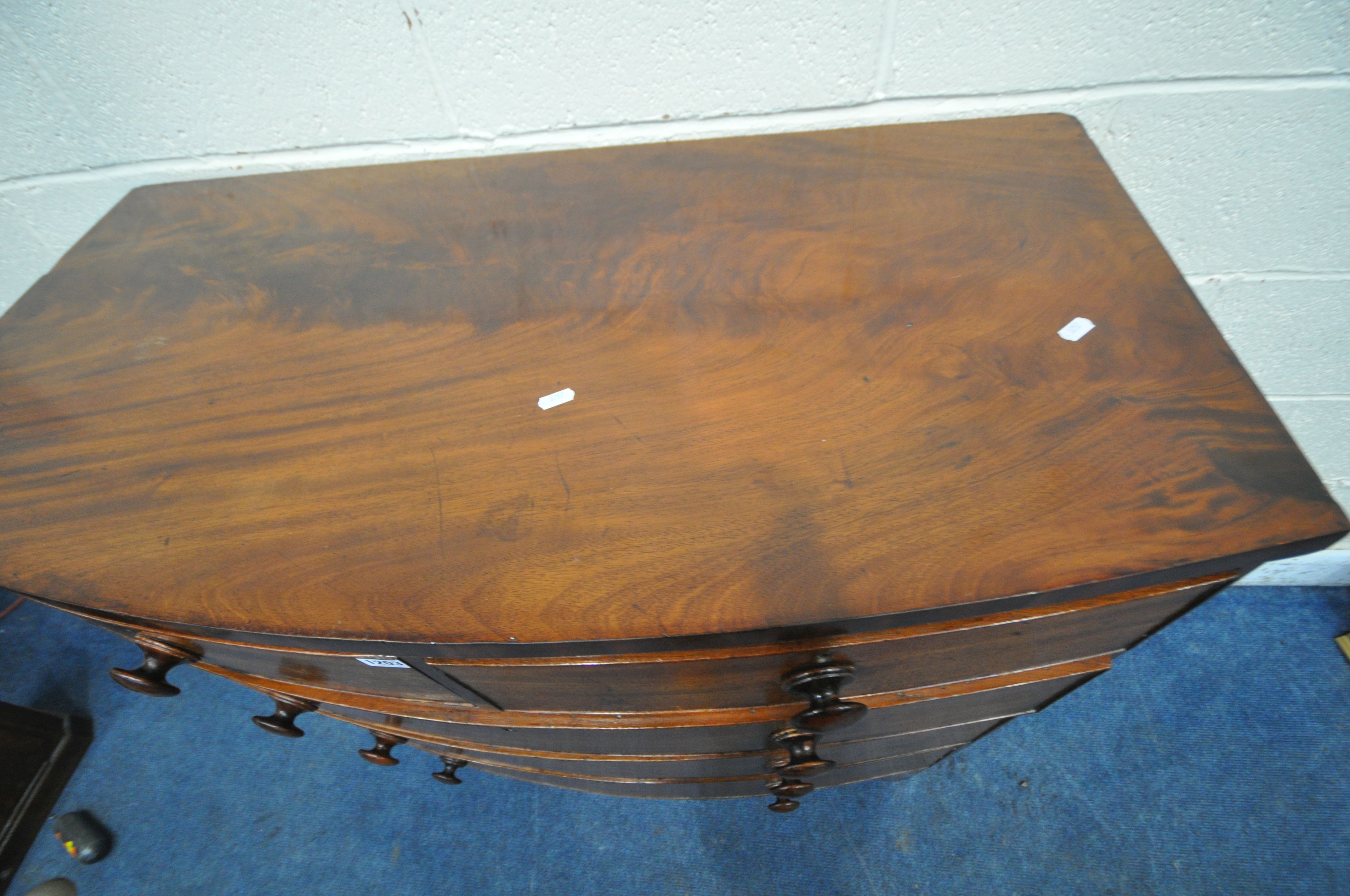 A GEORGIAN MAHOGANY BOW FRONT CHEST OF TWO SHORT OVER THREE LONG DRAWERS, width 105cm x depth 55cm x - Image 3 of 5
