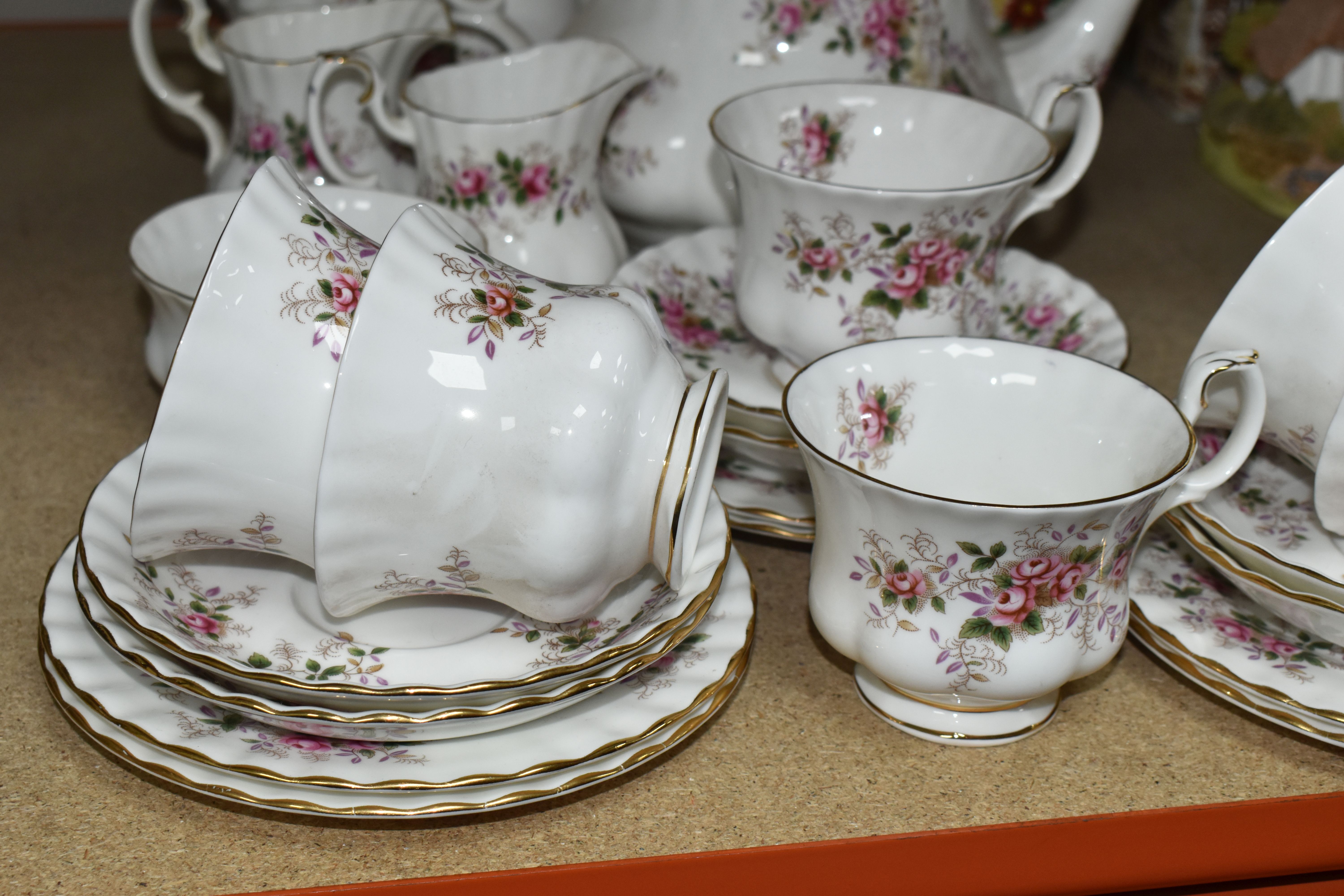 A ROYAL ALBERT 'LAVENDER ROSE' PATTERN TEA SET, comprising a coffee pot, teapot, cake plate, two - Image 3 of 6