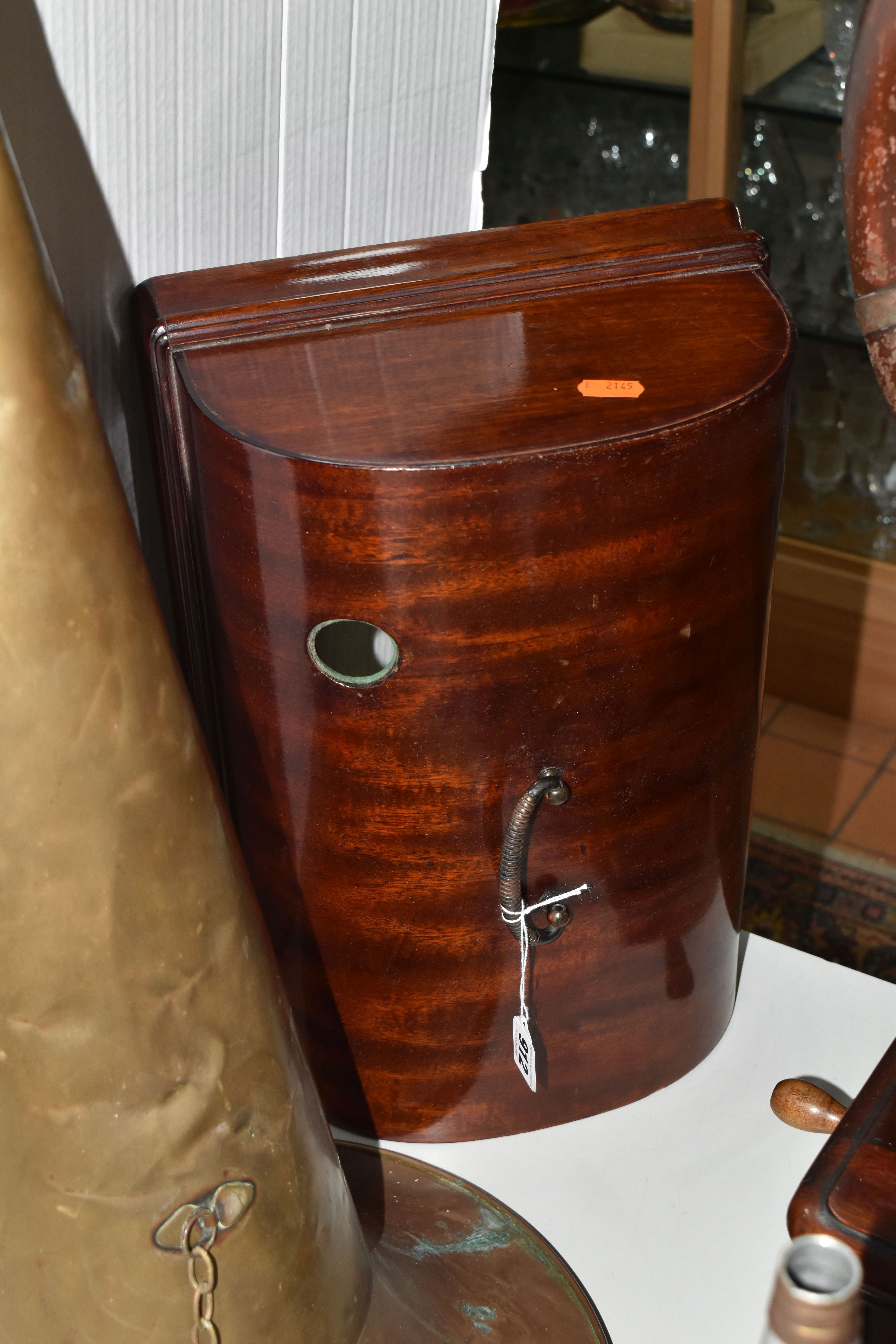 AN EDISON OPERA PHONOGRAPH, type SM, model A, the mahogany case has two swing handles either side - Image 8 of 18