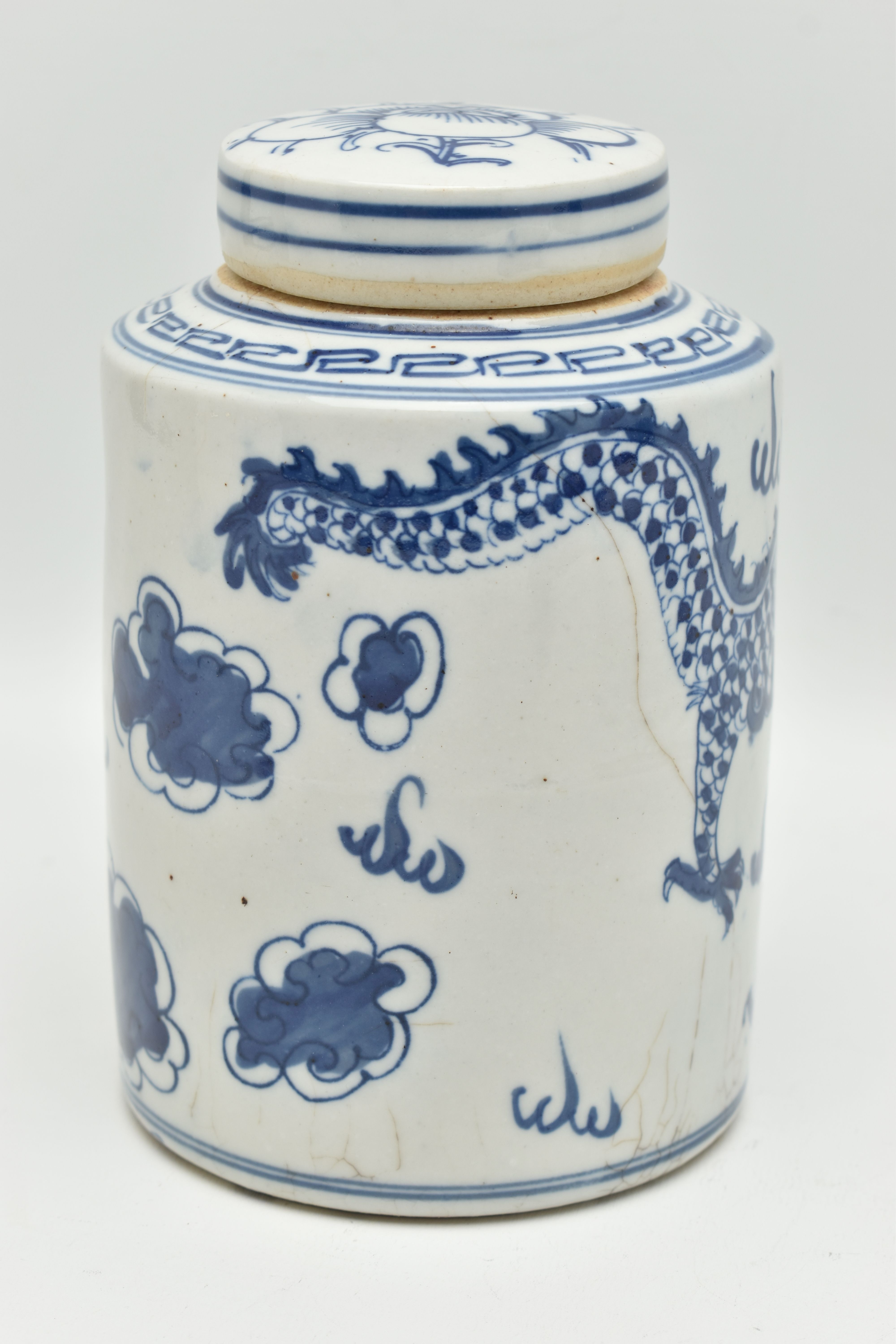 A 19TH CENTURY CHINESE PORCELAIN CYLINDRICAL JAR AND COVER DECORATED IN BLUE AND WHITE WITH A FOUR - Image 3 of 7