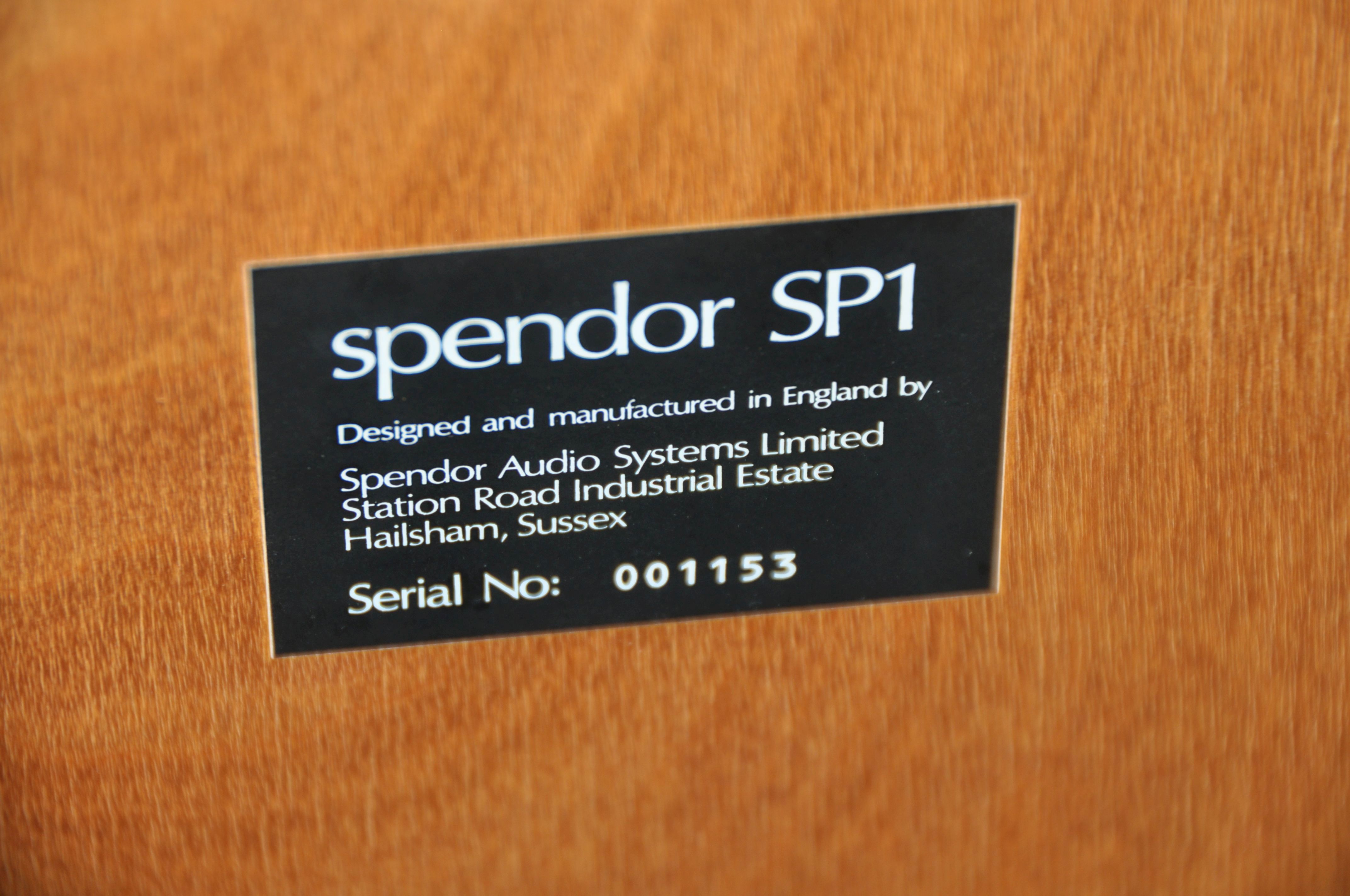 A PAIR OF SPENDOR SP1 VINTAGE HI FI SPEAKER CABINETS with two horns fitted but no 8in drivers in - Image 6 of 6