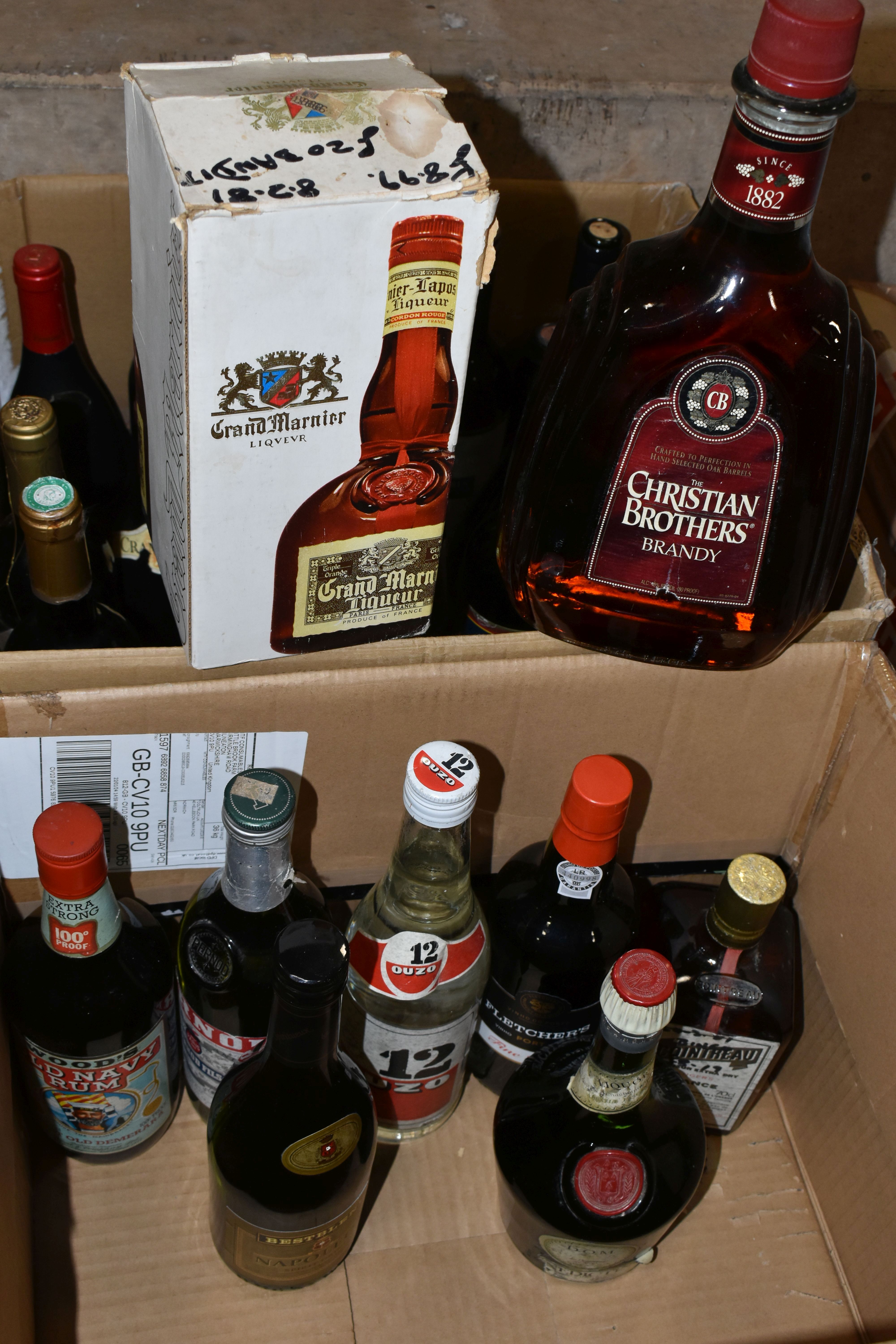 ALCOHOL, Two Boxes containing eighteen bottles of European and New World Red Wine including Rioja's, - Image 4 of 5