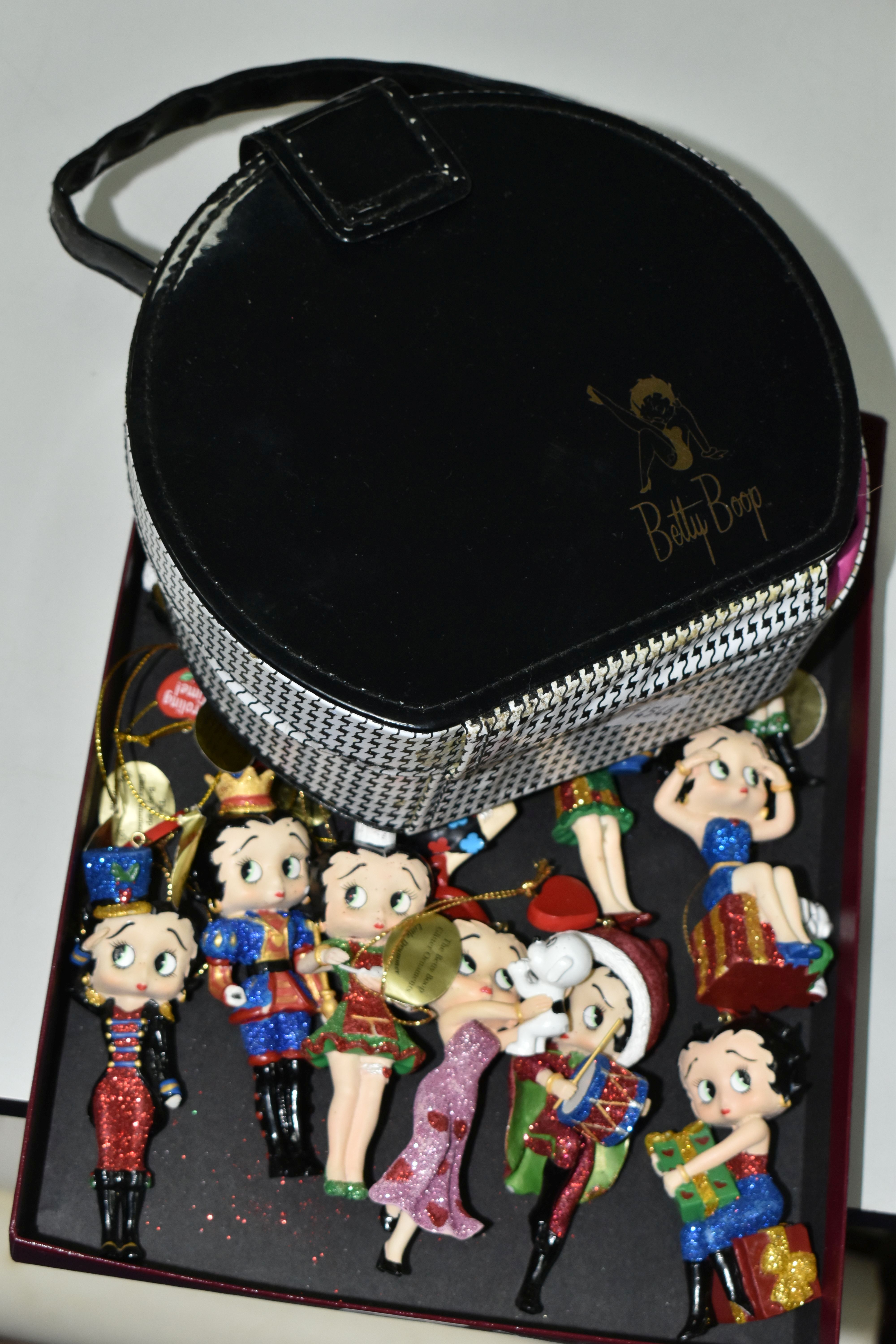 A COLLECTION OF BETTY BOOP CHRISTMAS ORNAMENTS AND BEAUTY BAG, including thirteen Danbury Mint - Image 4 of 4