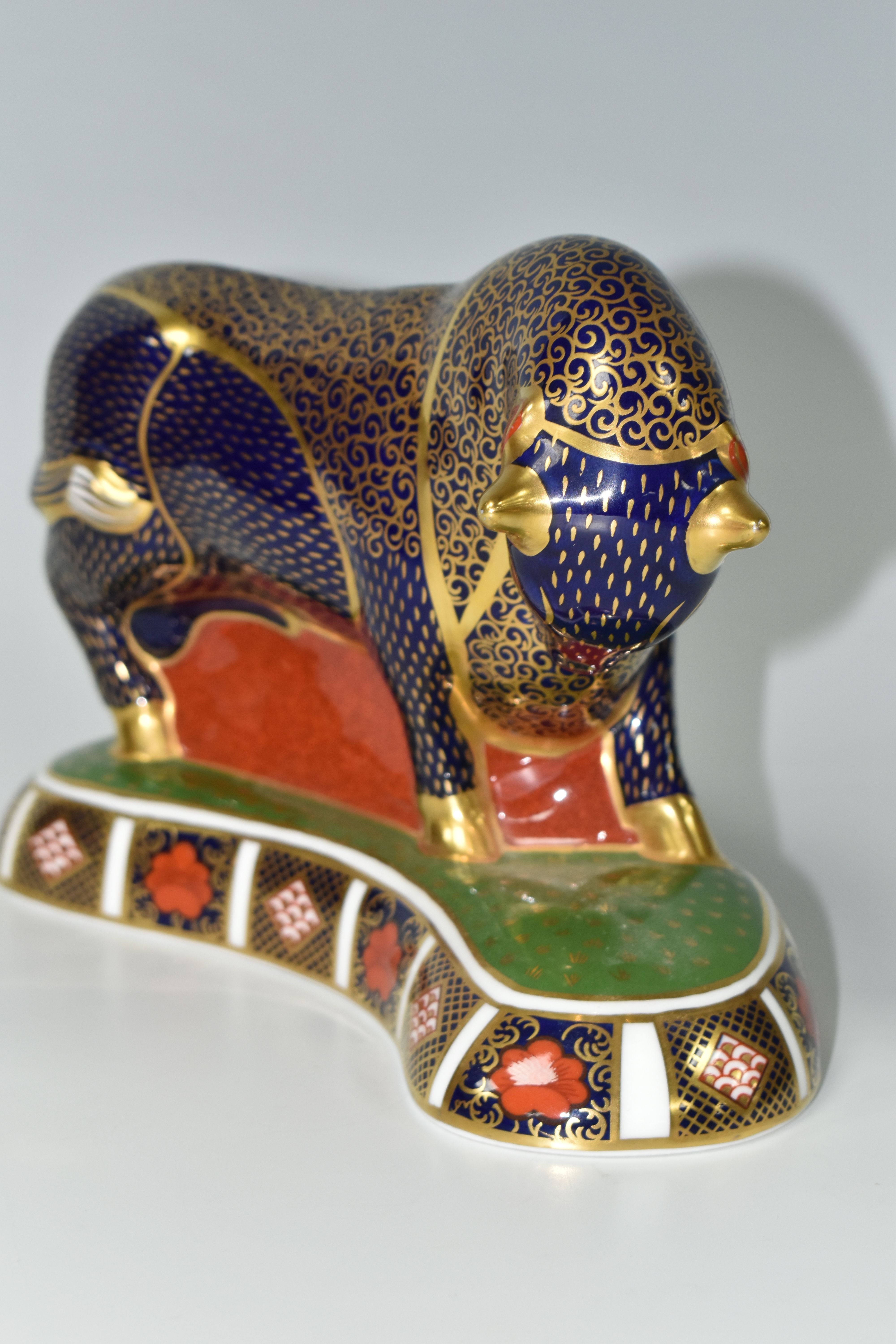 A ROYAL CROWN DERBY IMARI GRECIAN BULL PAPERWEIGHT, first quality, gold stopper, red backstamp, date - Image 4 of 5