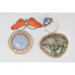 FOUR PIECES OF JEWELLERY, to include a silver blue lace agate brooch, open work scroll surround,