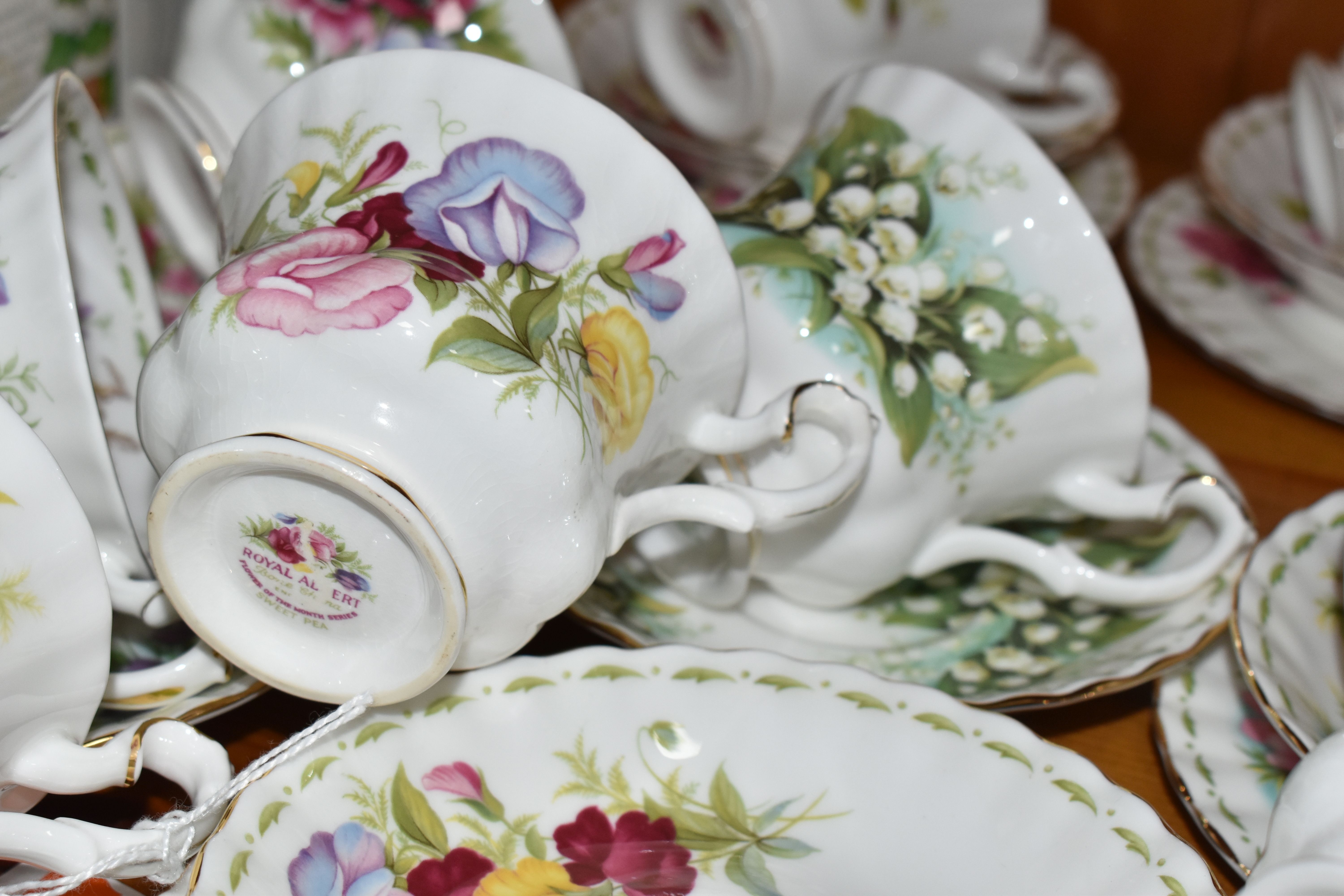 A GROUP OF ROYAL ALBERT 'FLOWER OF THE MONTH SERIES' TEAWARE, comprising a 'Forget Me Not' pattern - Image 5 of 7