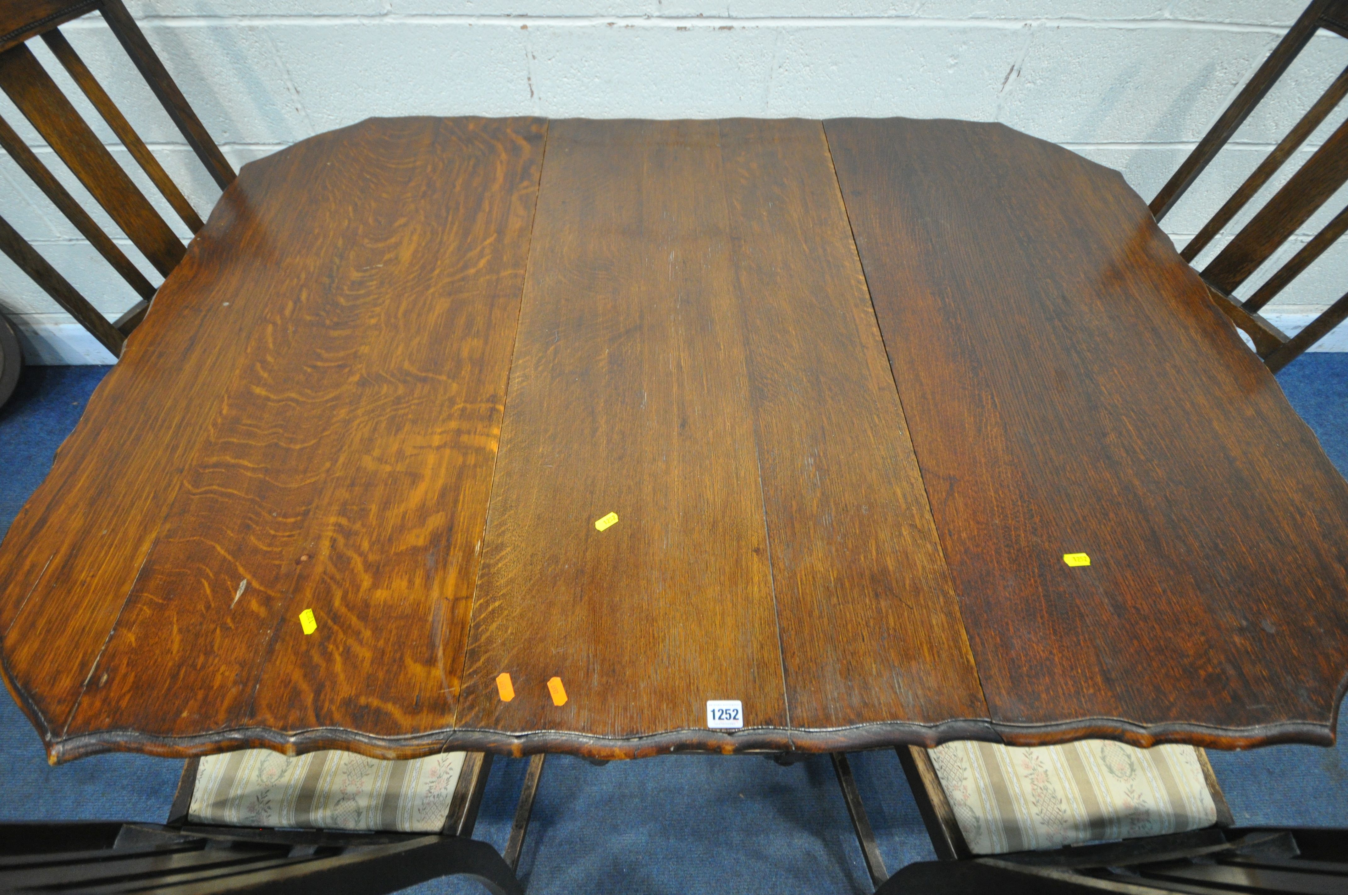 AN EARLY 20TH CENTURY OAK BARLEY TWIST GATE LEG TABLE, open width 152cm x closed width 52cm depth - Image 2 of 5