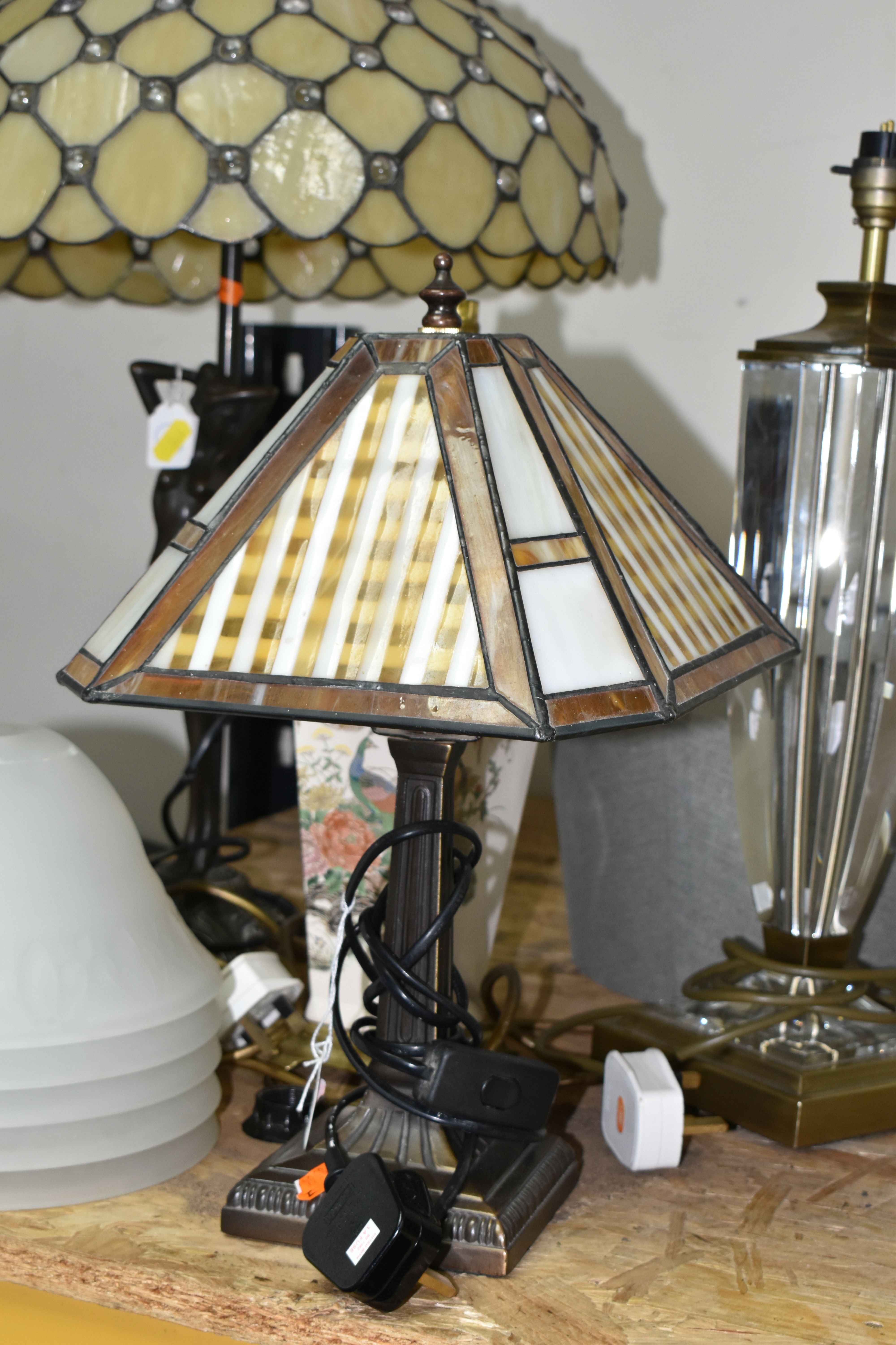 A GROUP OF TABLE LAMPS, comprising a modern figural lamp with leaded effect shade, total height - Image 2 of 6