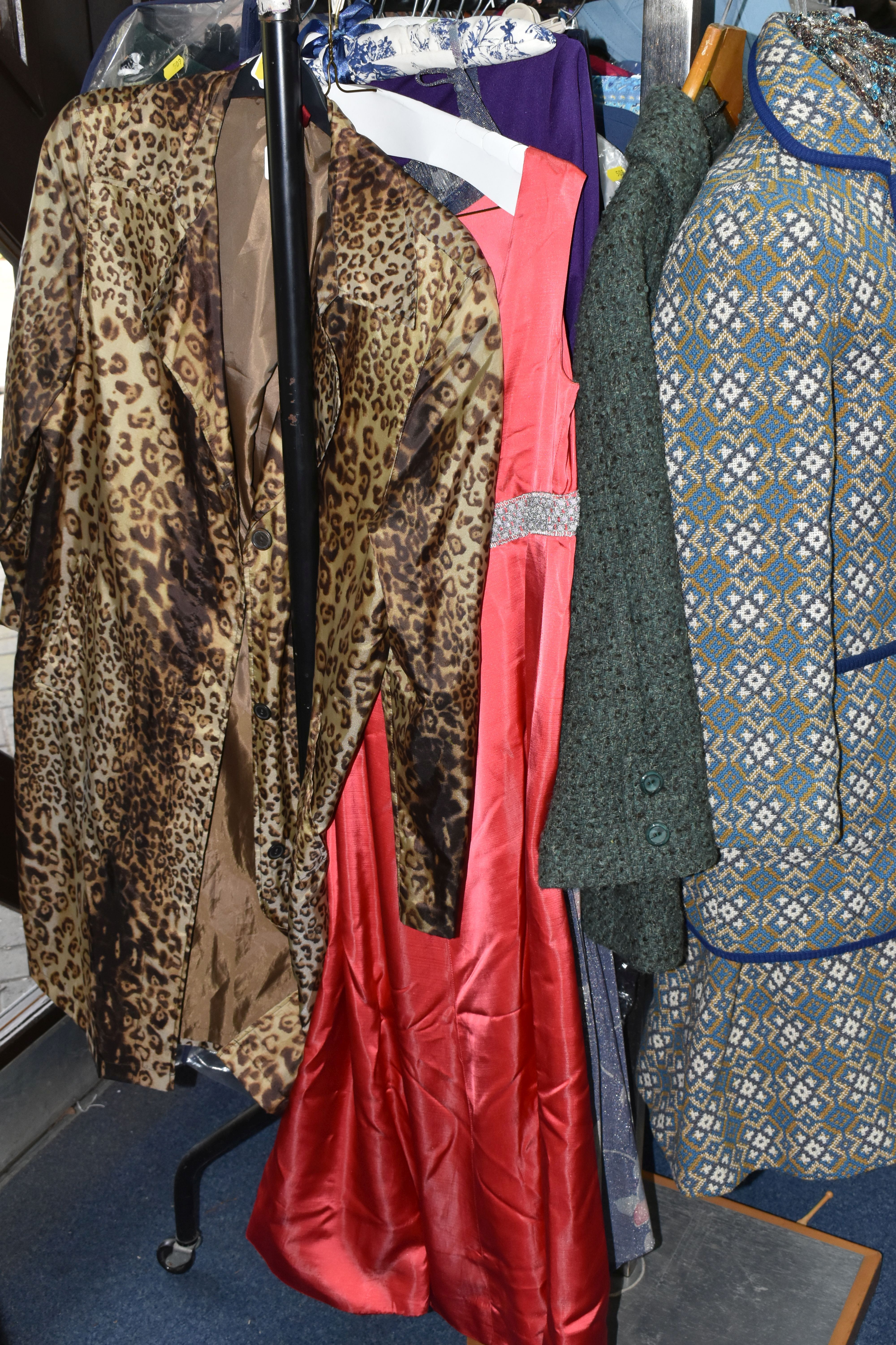 A LARGE QUANTITY OF LADIES' CLOTHING, to include a vintage 100% wool 'Welsh Woollen' skirt suit in - Image 3 of 10