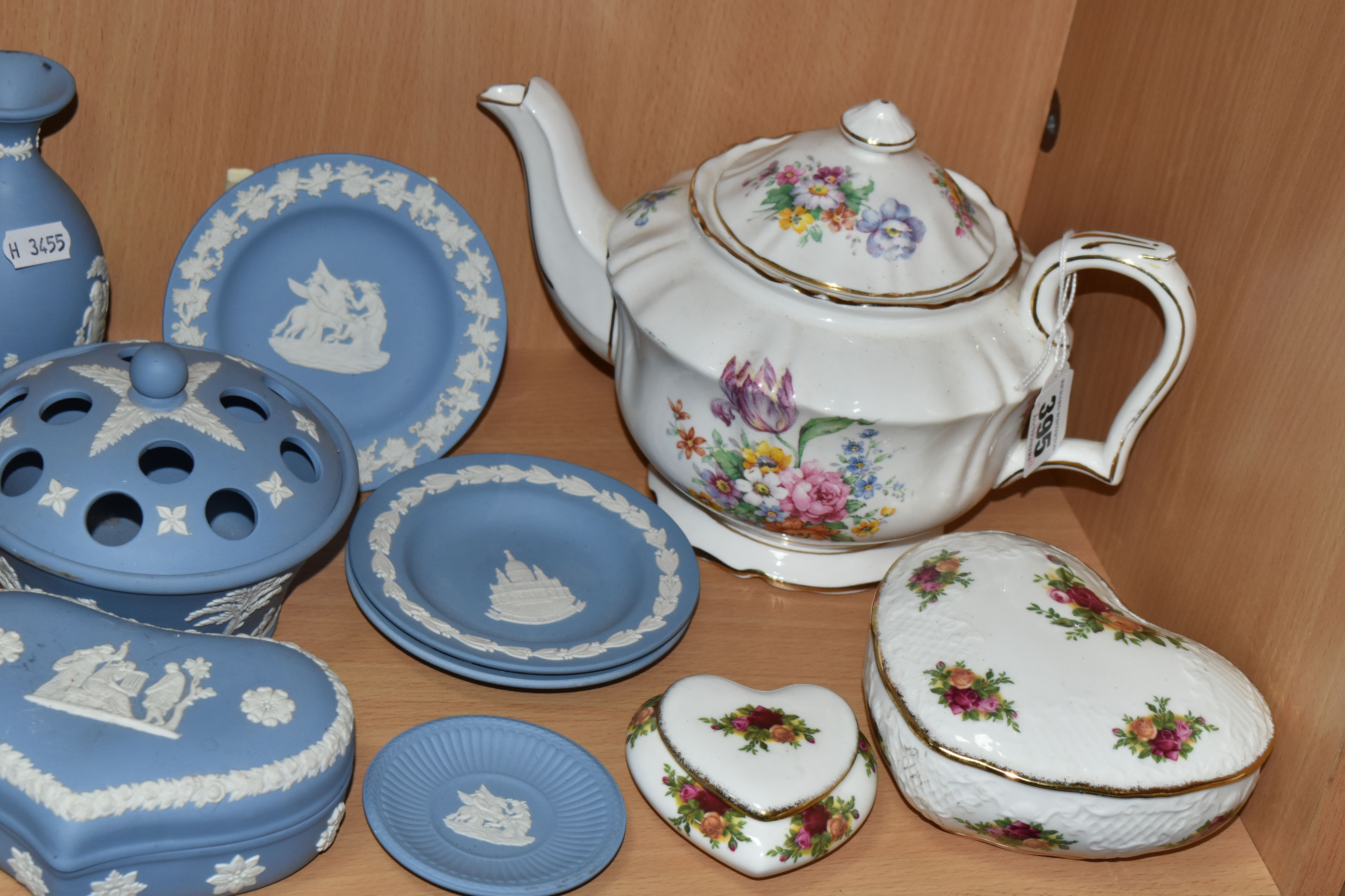 A GROUP OF WEDGWOOD JASPERWARE AND OTHER CERAMICS, comprising nineteen pieces of pale blue, navy - Image 2 of 7