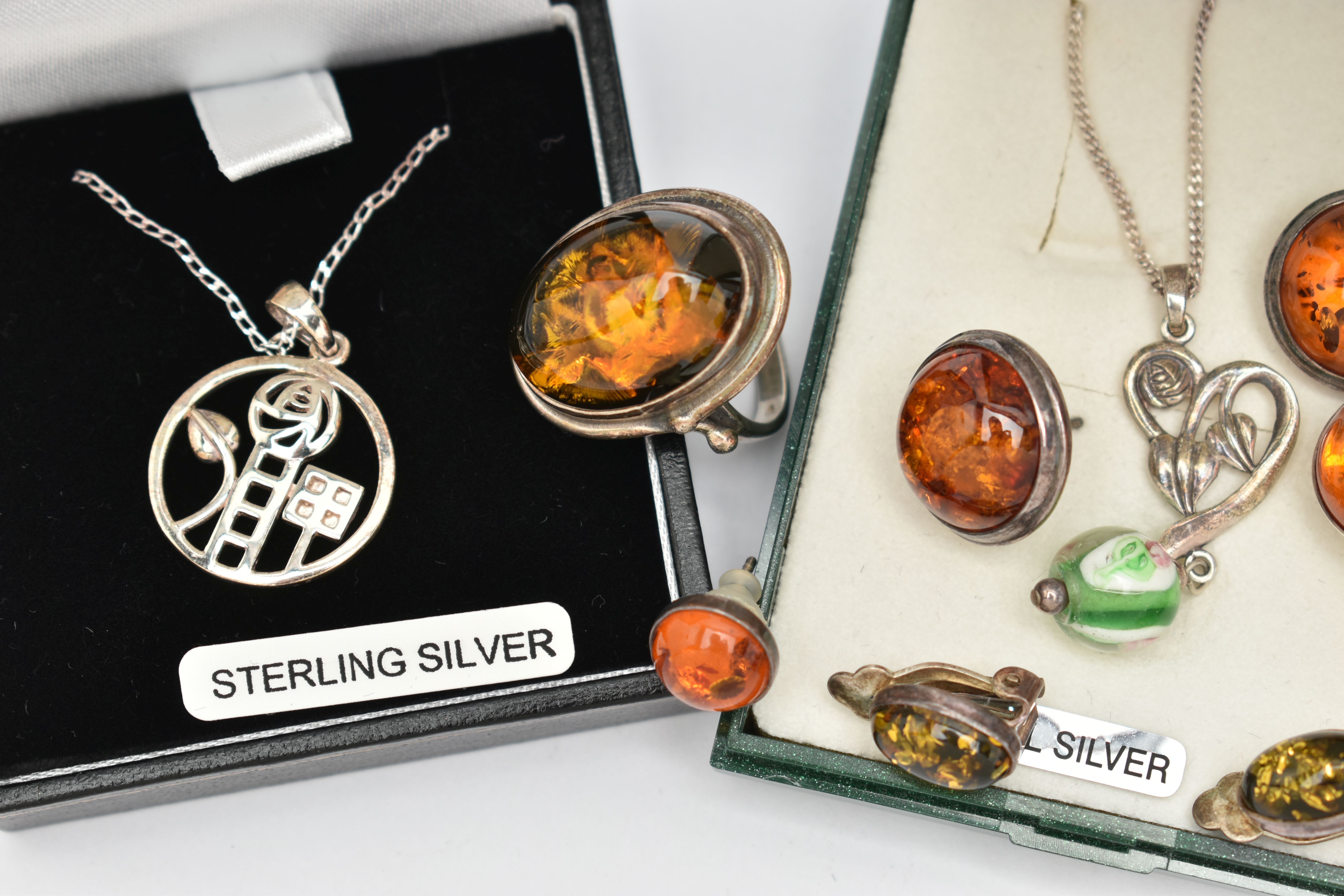 A SMALL ASSORTMENT OF WHITE METAL JEWELLERY, to include a pair of white metal amber cabochon stud - Image 4 of 4