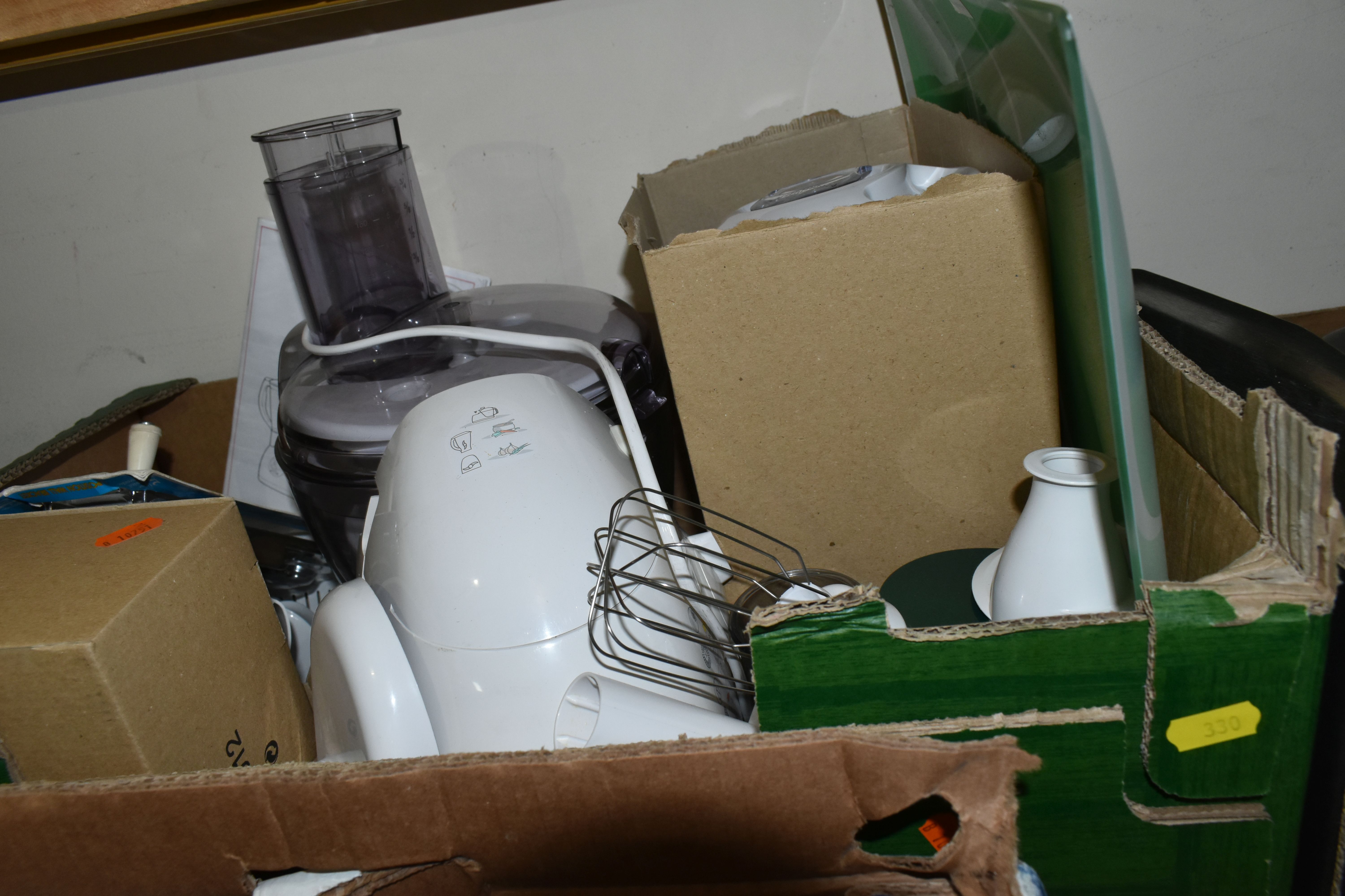 FIVE BOXES AND LOOSE CERAMICS, GLASS, CUTLERY AND KITCHEN WARE, to include a Moulinex food processor - Image 7 of 7