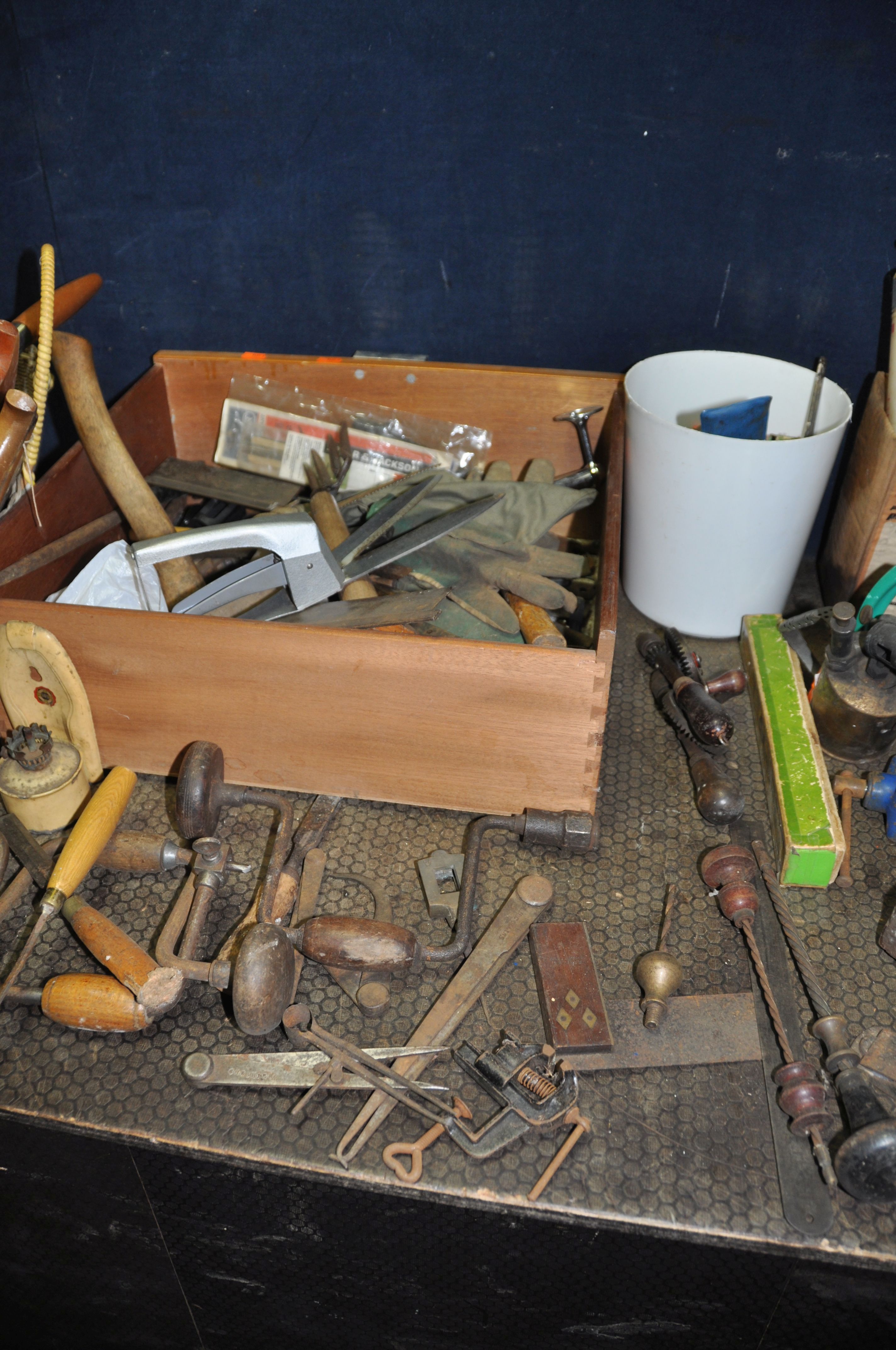 A DRAWER AND TWO BASKETS CONTAINING TOOLS including Pin drills, braces, hand drill, coffin planes, - Image 3 of 6