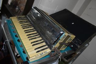 AN ITALIAN PAOLO SOPRANI CASTELFIDARDO ITALIA BUTTON ACCORDION WITH CASE, mother of pearl and