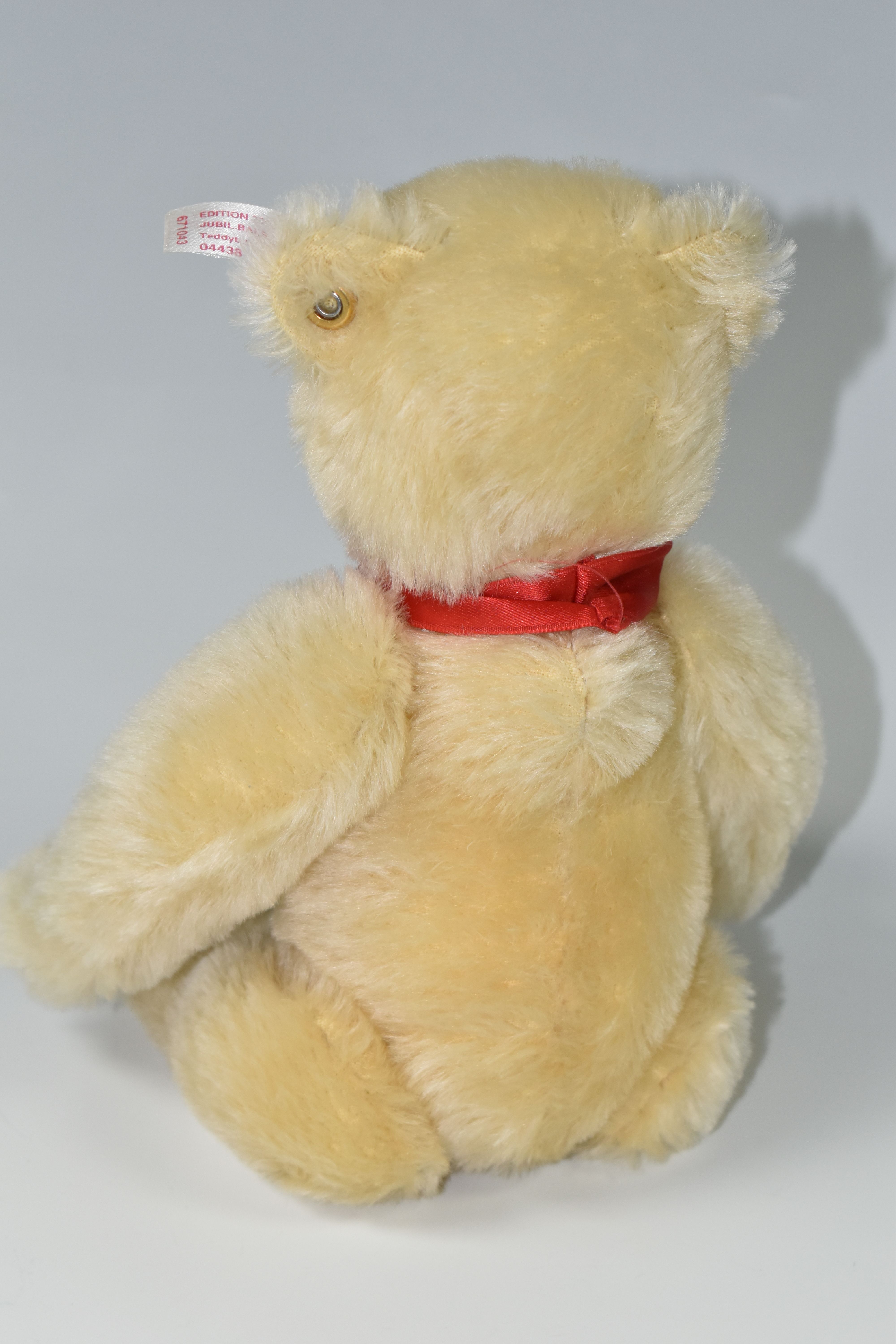 A STEIFF 100 YEARS ANNIVERSARY TEDDY BEAR, light blonde mohair 'fur', gold coloured ear button and - Image 2 of 3