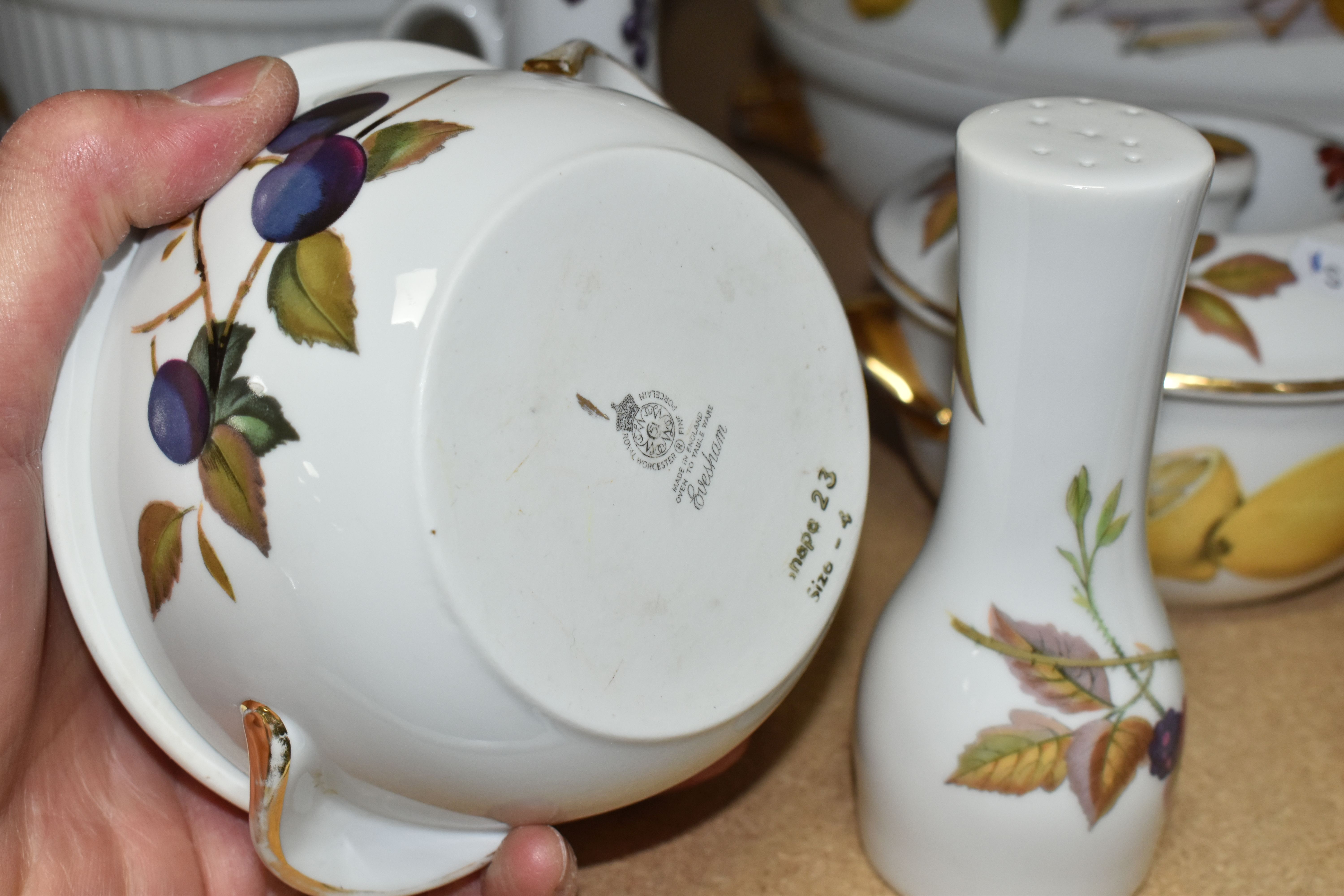 THIRTY THREE PIECES OF ROYAL WORCESTER EVESHAM DINING WARE, including serving dishes, plates, tea - Image 6 of 6