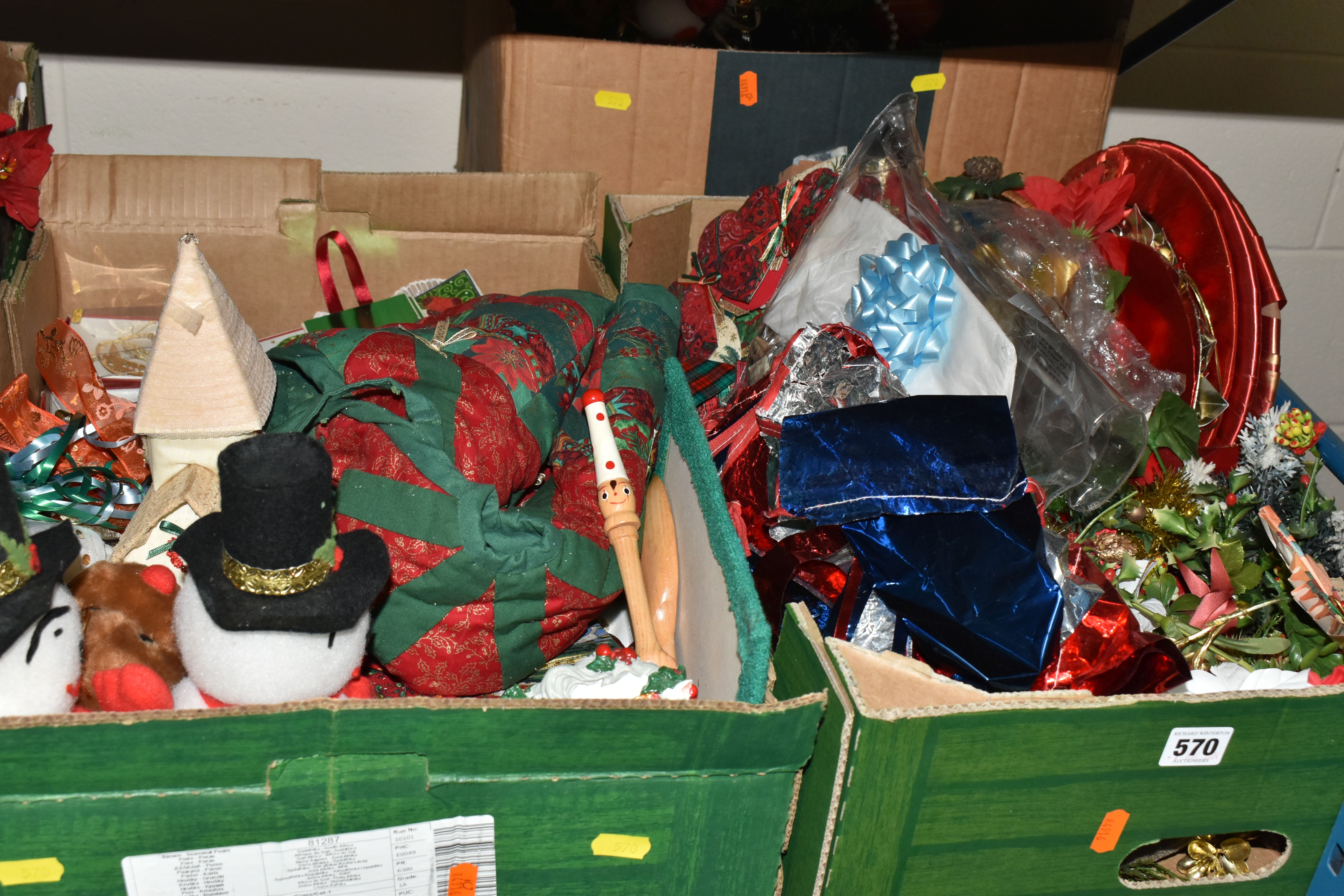 FOUR BOXES AND LOOSE CHRISTMAS DECORATIONS, largely late twentieth/ early twenty first century, to - Image 2 of 6