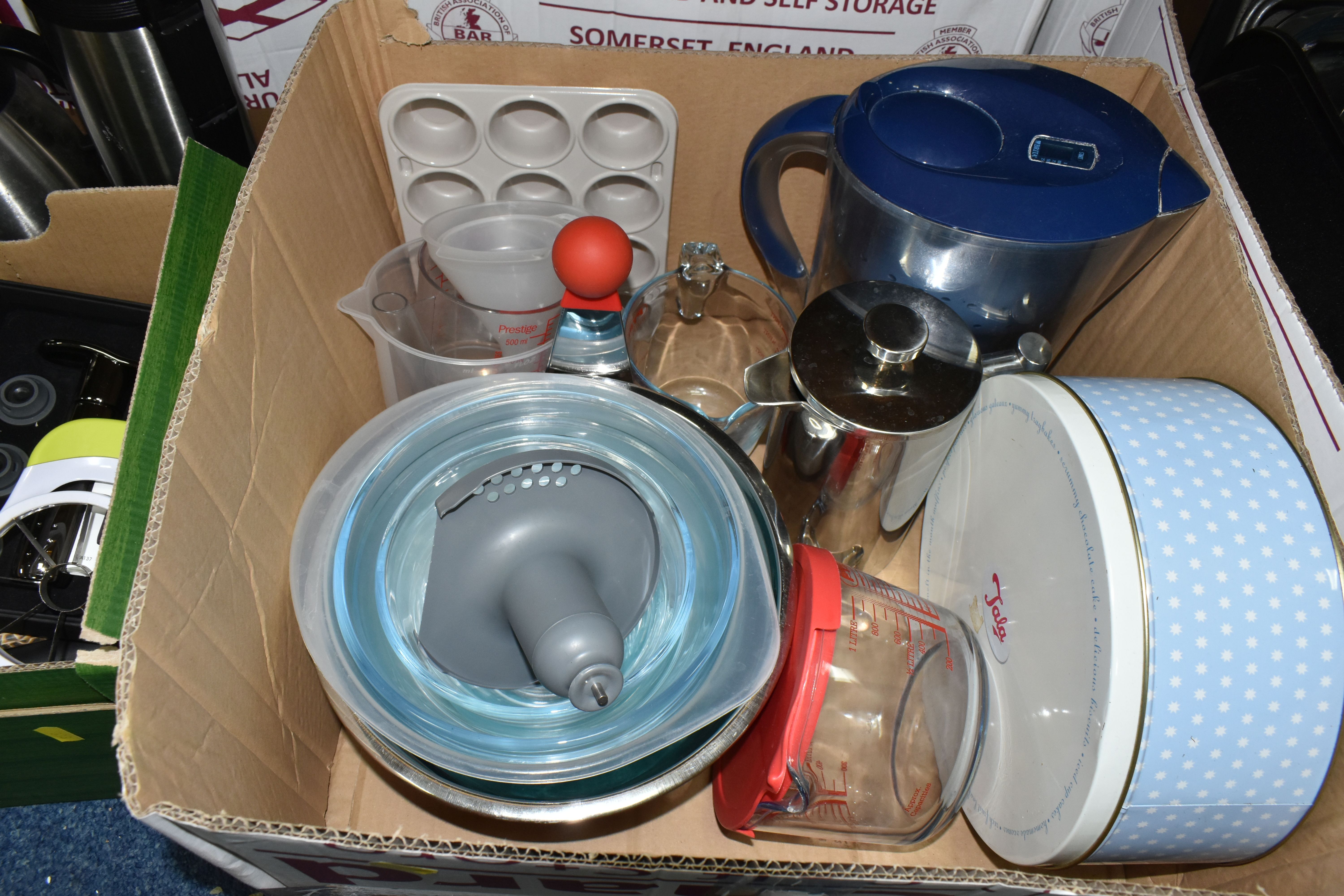 EIGHT BOXES AND LOOSE KITCHEN WARE, to include a Kenwood food processor, a boxed - Image 4 of 14