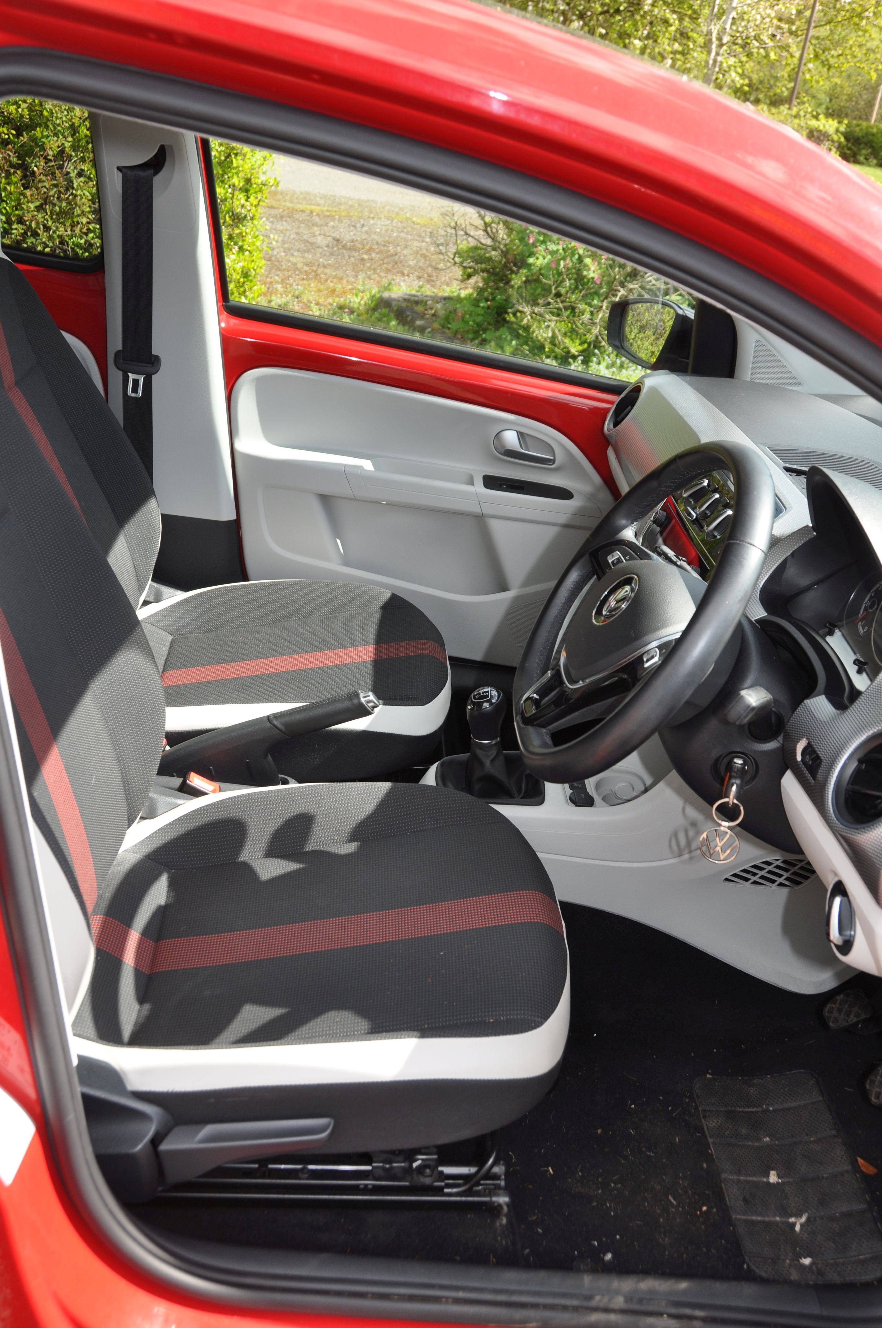 A 2019 VW UP 5 DOOR HATCHBACK CAR IN RED. 999cc petrol engine, 5 speed manual gearbox, V5c - Image 5 of 9