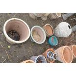 A CERAMIC TEXTURED PLANT POT diameter 56cm (condition report: chip to back) and four glazed pots (