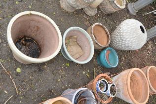 A CERAMIC TEXTURED PLANT POT diameter 56cm (condition report: chip to back) and four glazed pots (