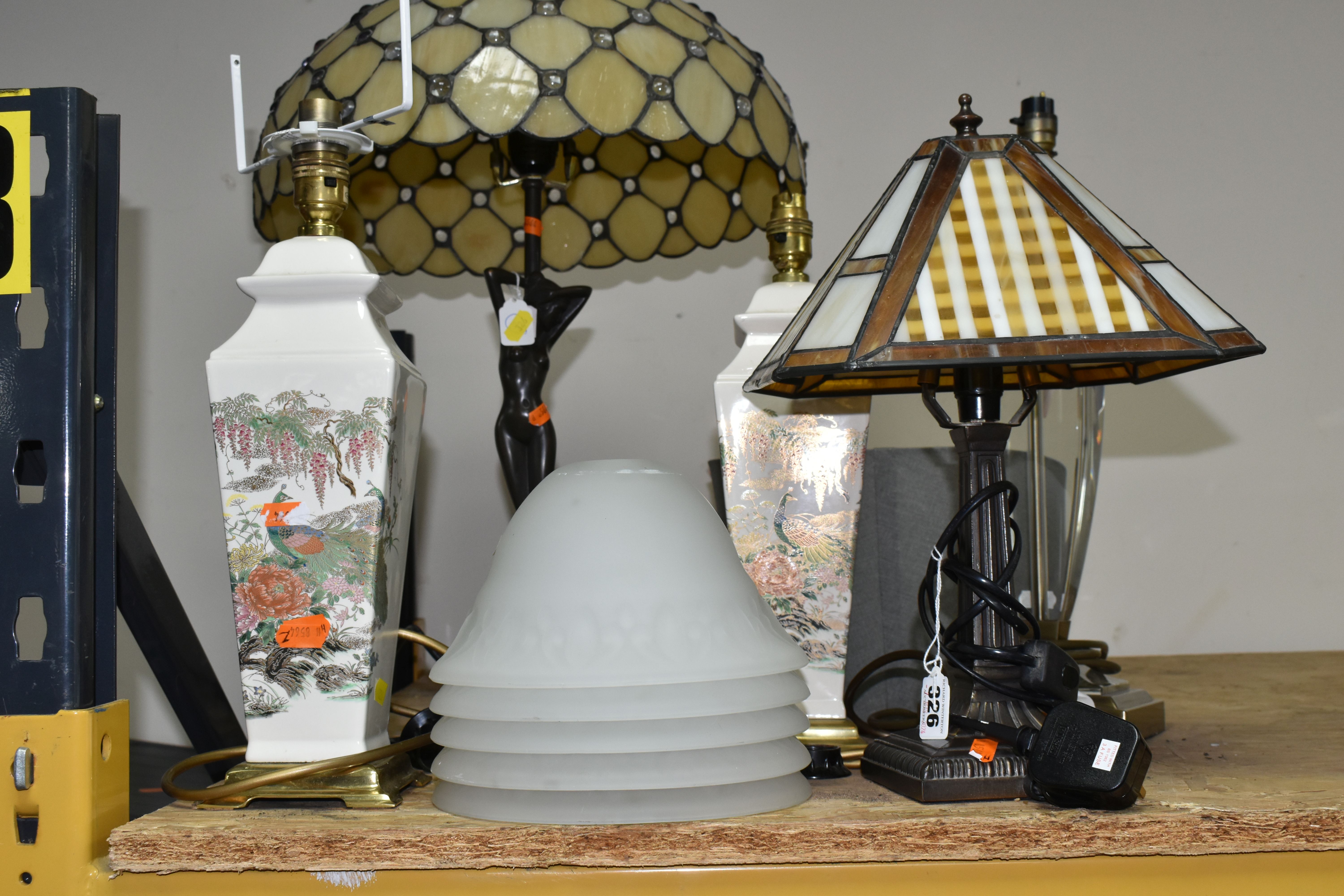 A GROUP OF TABLE LAMPS, comprising a modern figural lamp with leaded effect shade, total height - Image 4 of 6