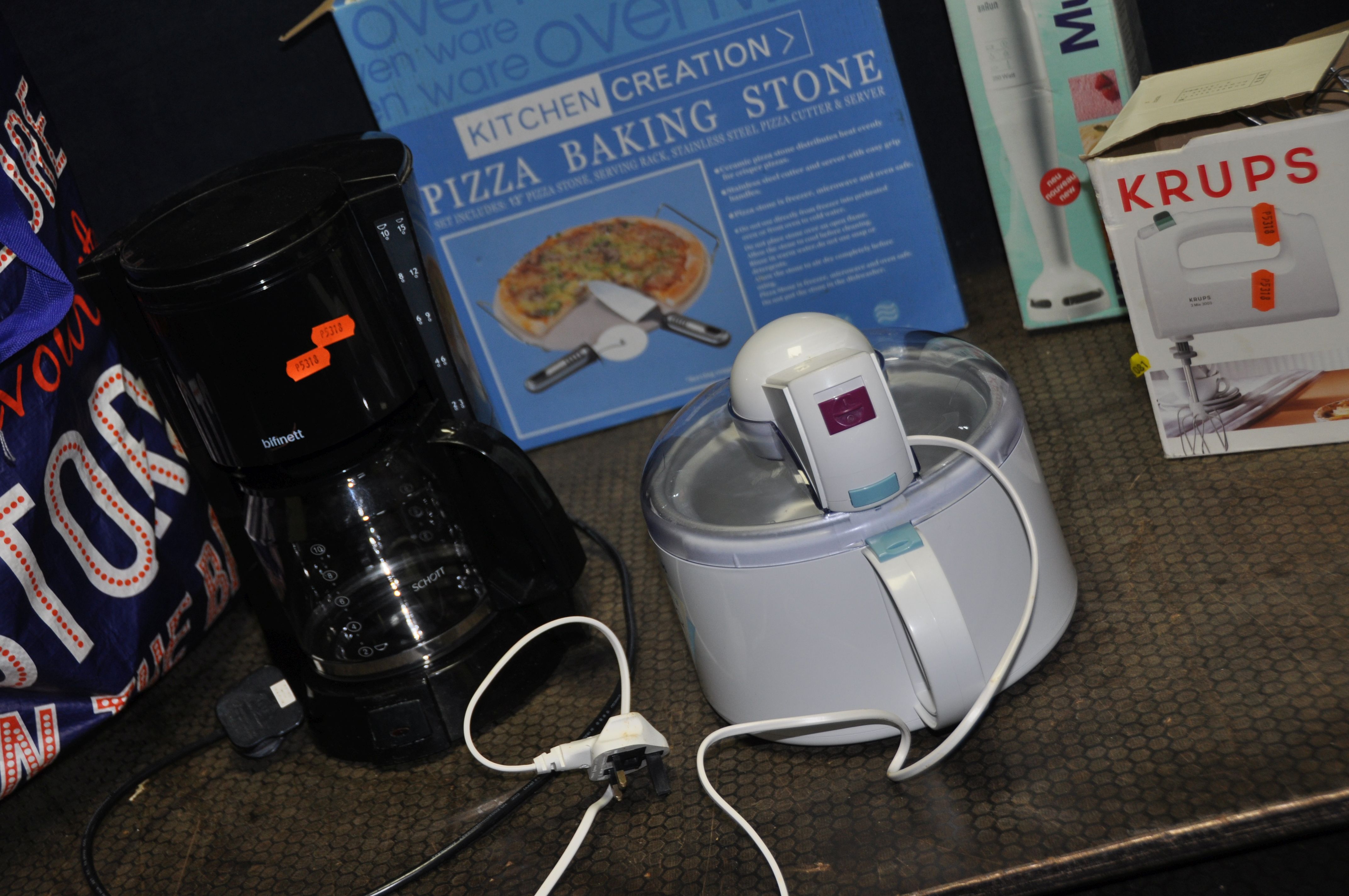 A BAG CONTAINING FIVE KITCHEN ELECTRICALS including a Biffinet coffee maker, a Philips Delizia ice- - Image 2 of 3