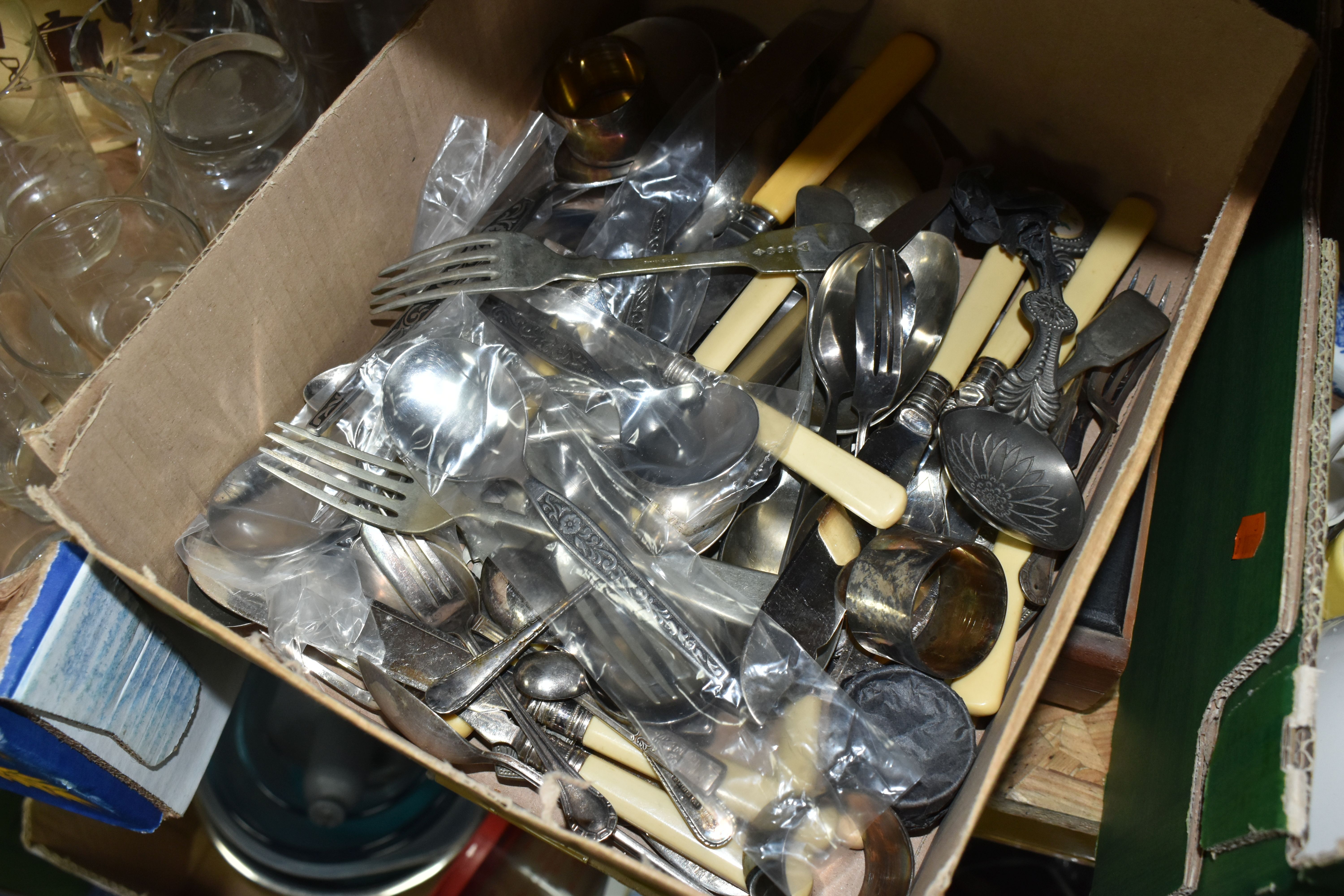 FIVE BOXES AND LOOSE CERAMICS, GLASS, CUTLERY AND KITCHEN WARE, to include a Moulinex food processor - Image 3 of 7