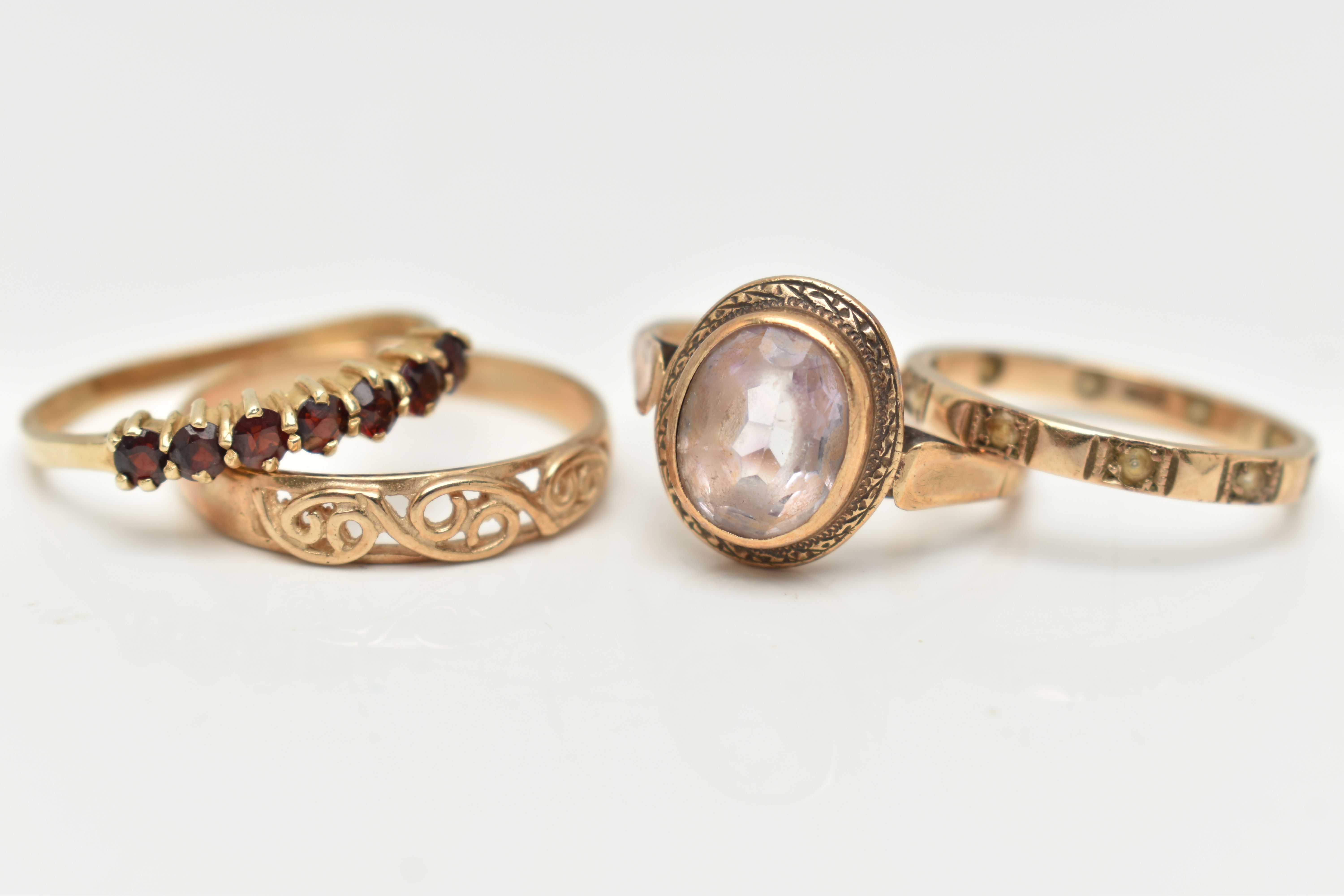 FOUR RINGS AND AN ANTIQUE RING BOX, to include a 9ct gold amethyst ring, oval cut amethyst collet - Image 5 of 7