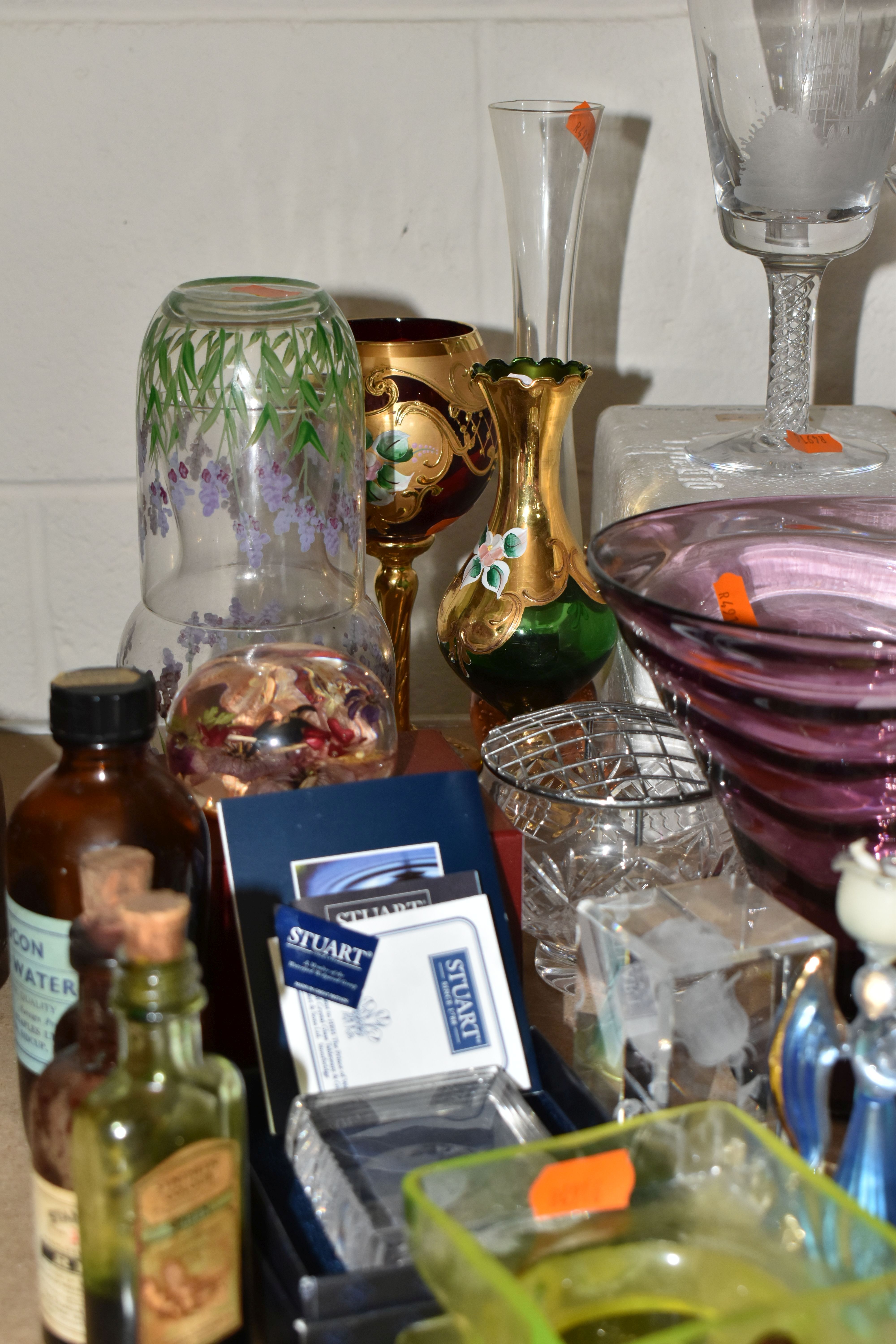 A COLLECTION OF GLASS WARE, to include a purple conical footed vase, possibly Thomas Webb, a - Image 8 of 10