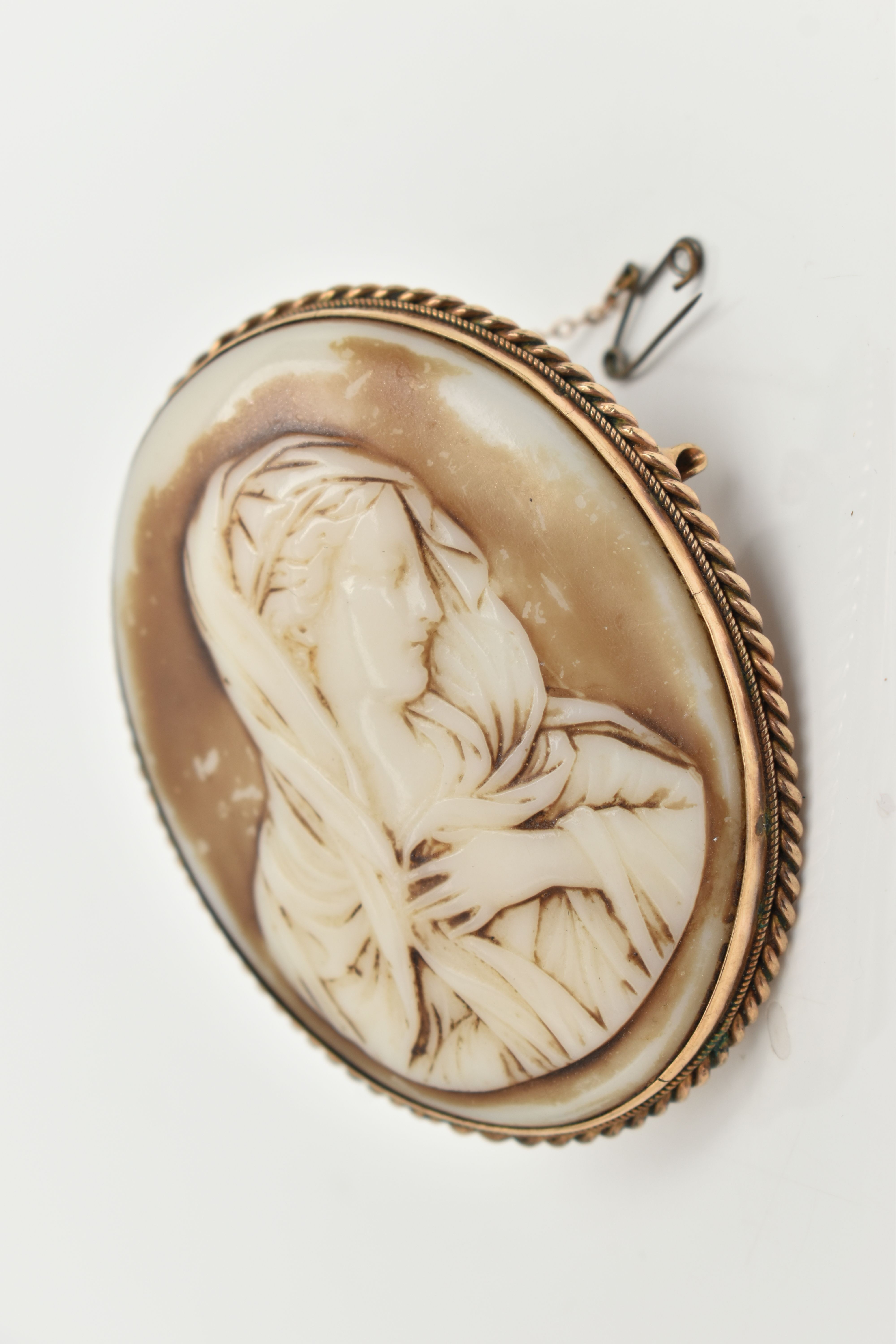 A LARGE YELLOW METAL CAMEO BROOCH, molded plastic, painted cameo possibly depicting Madonna, - Image 3 of 3