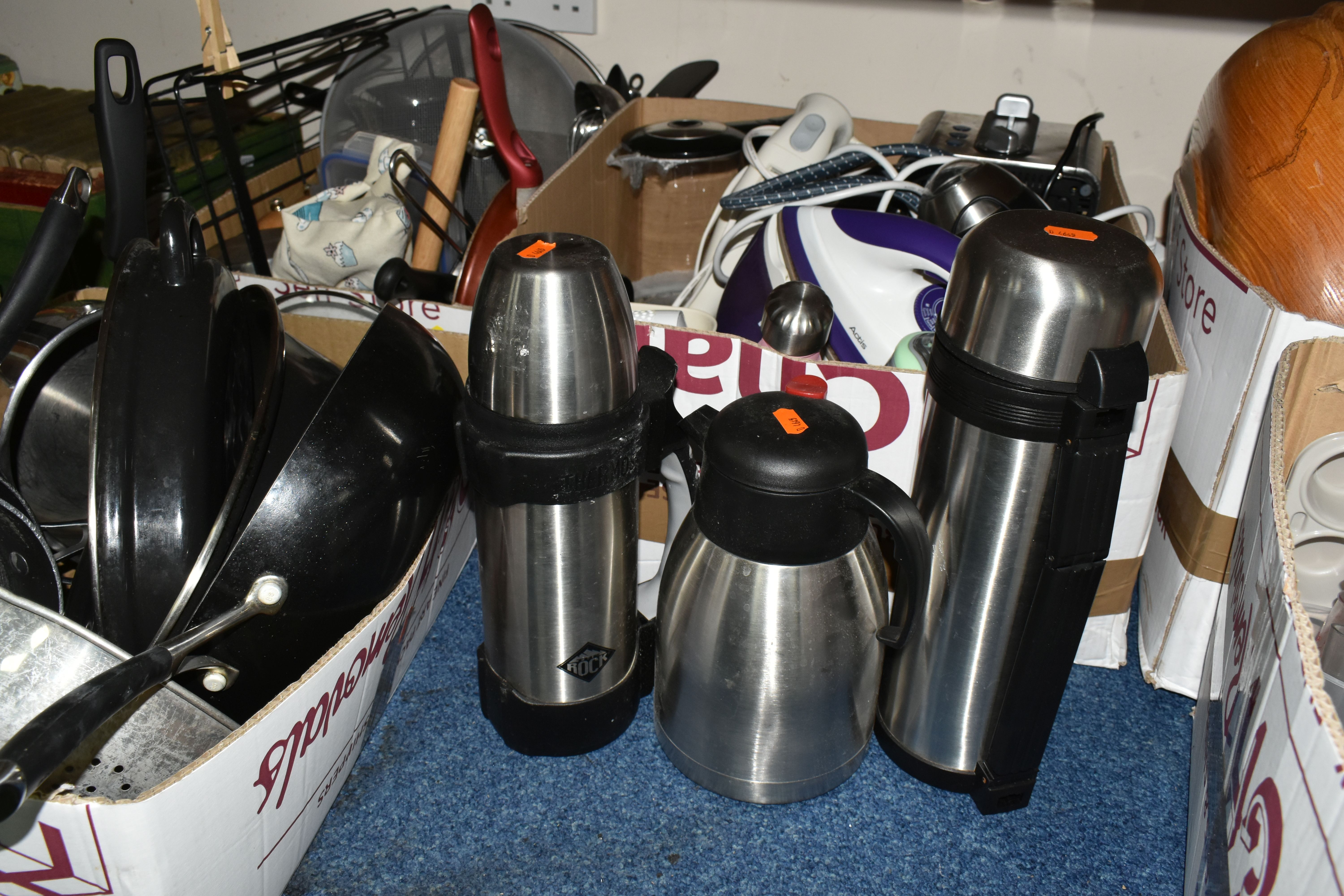 EIGHT BOXES AND LOOSE KITCHEN WARE, to include a Kenwood food processor, a boxed - Image 10 of 14