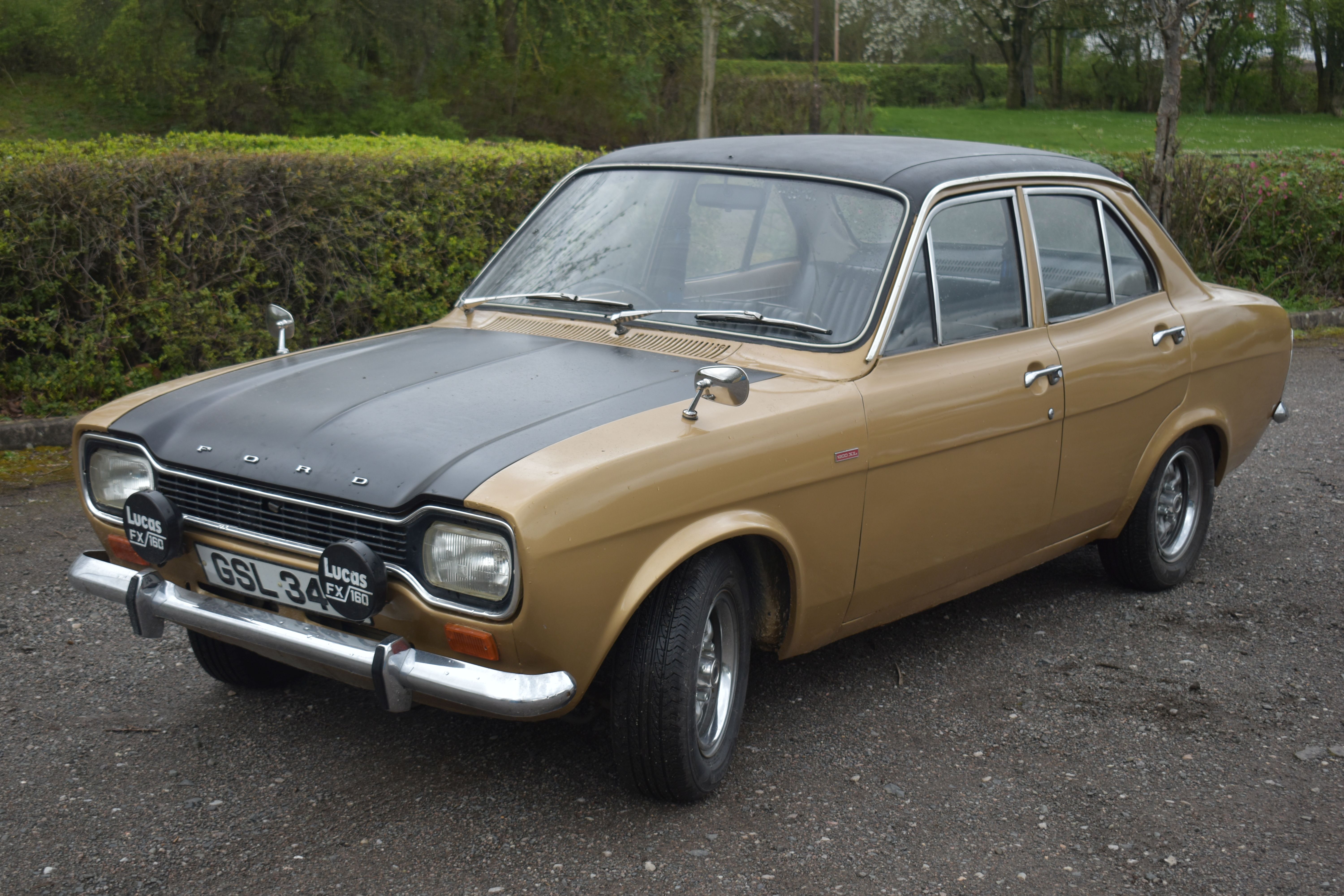 A 1971 FORD ESCORT MK I 1300XL FOUR DOOR SALOON, first registered 16/03/1971 with registration plate