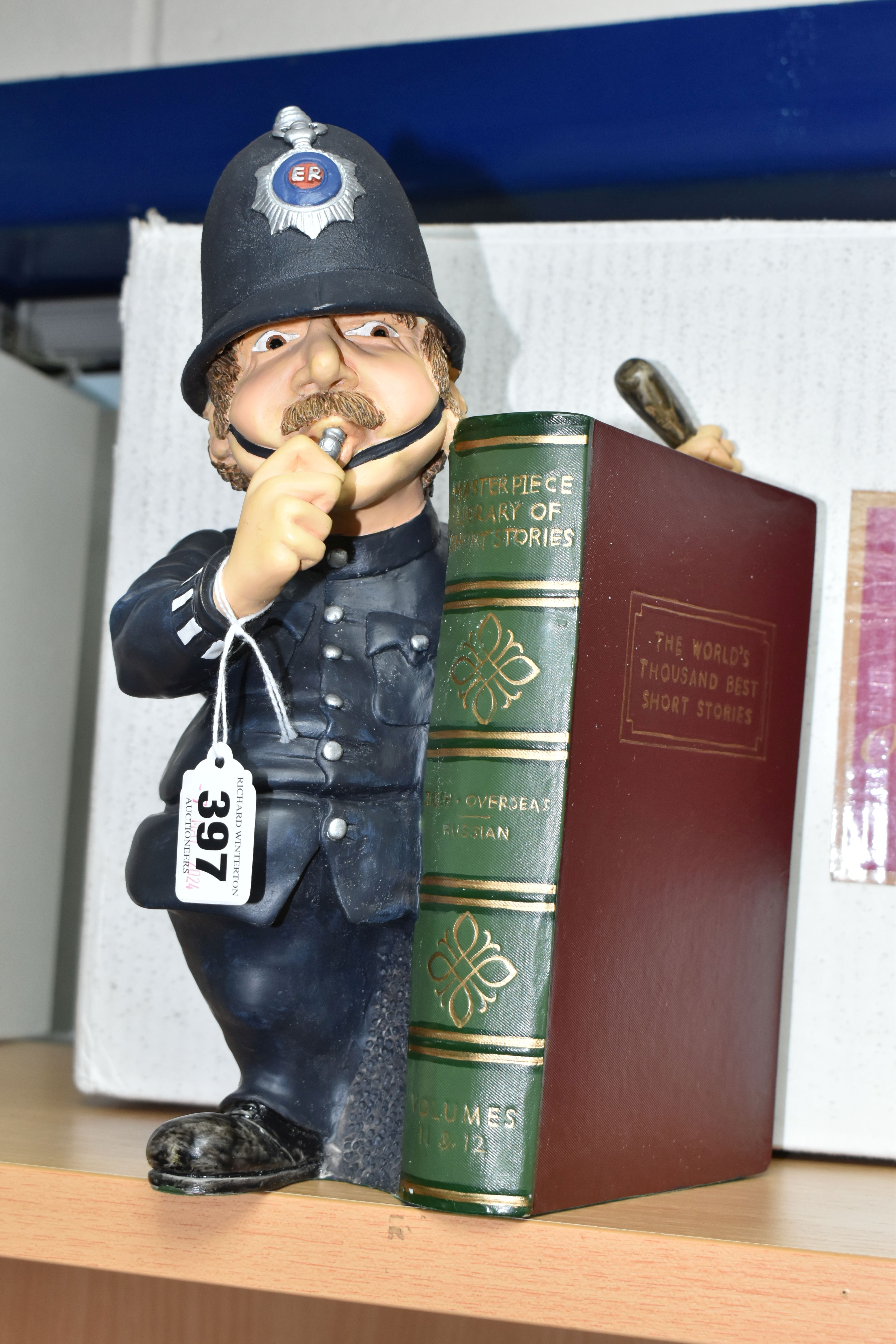 A BOXED PAIR OF ORIGINALITIES BOOK ENDS, the resin book ends depicting a policeman and a thief - Image 2 of 3