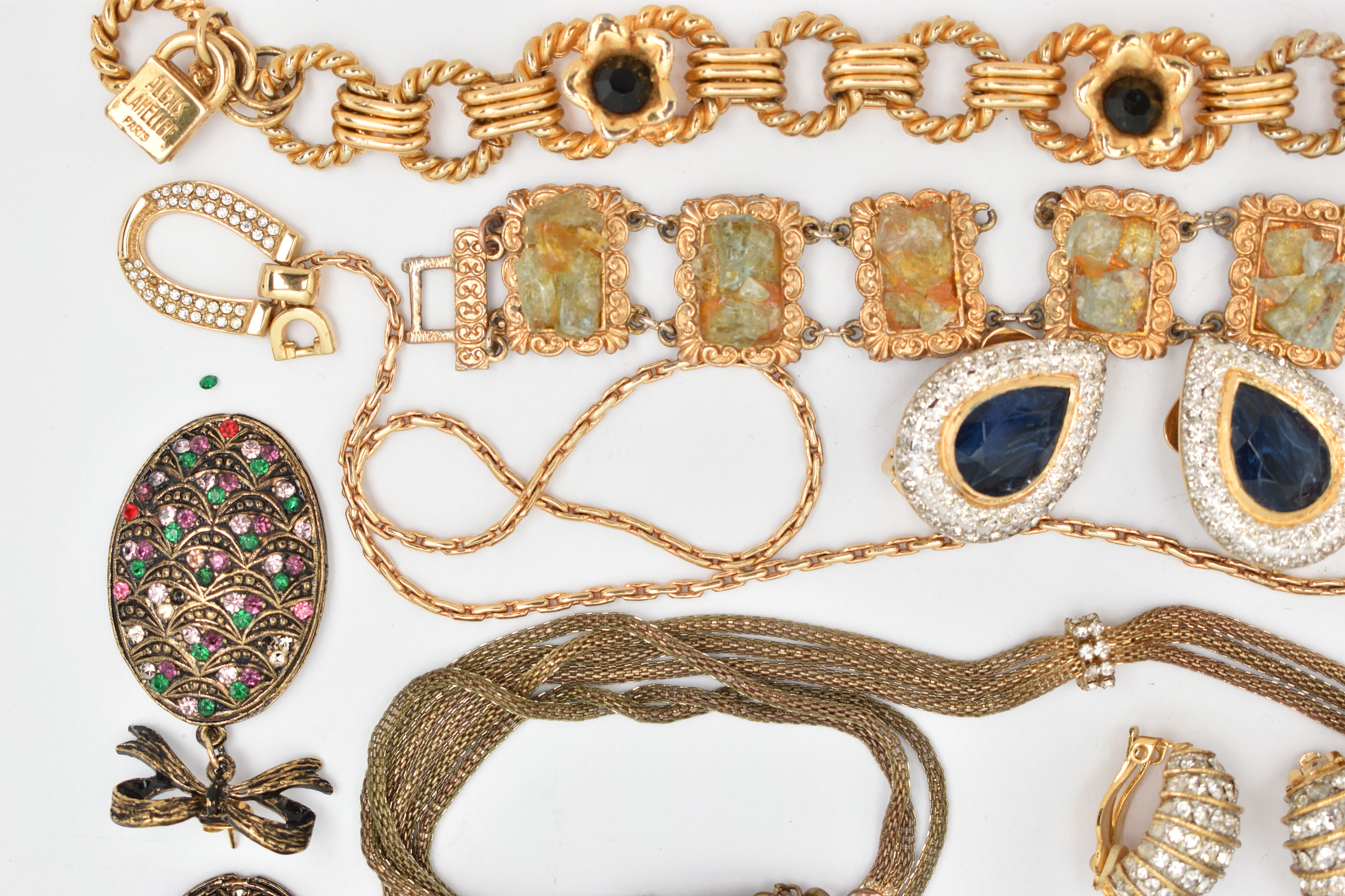 ASSORTED COSTUME JEWELLERY, mostly gilt metal pieces, bracelets, no-pierced clip on earrings, - Image 4 of 6