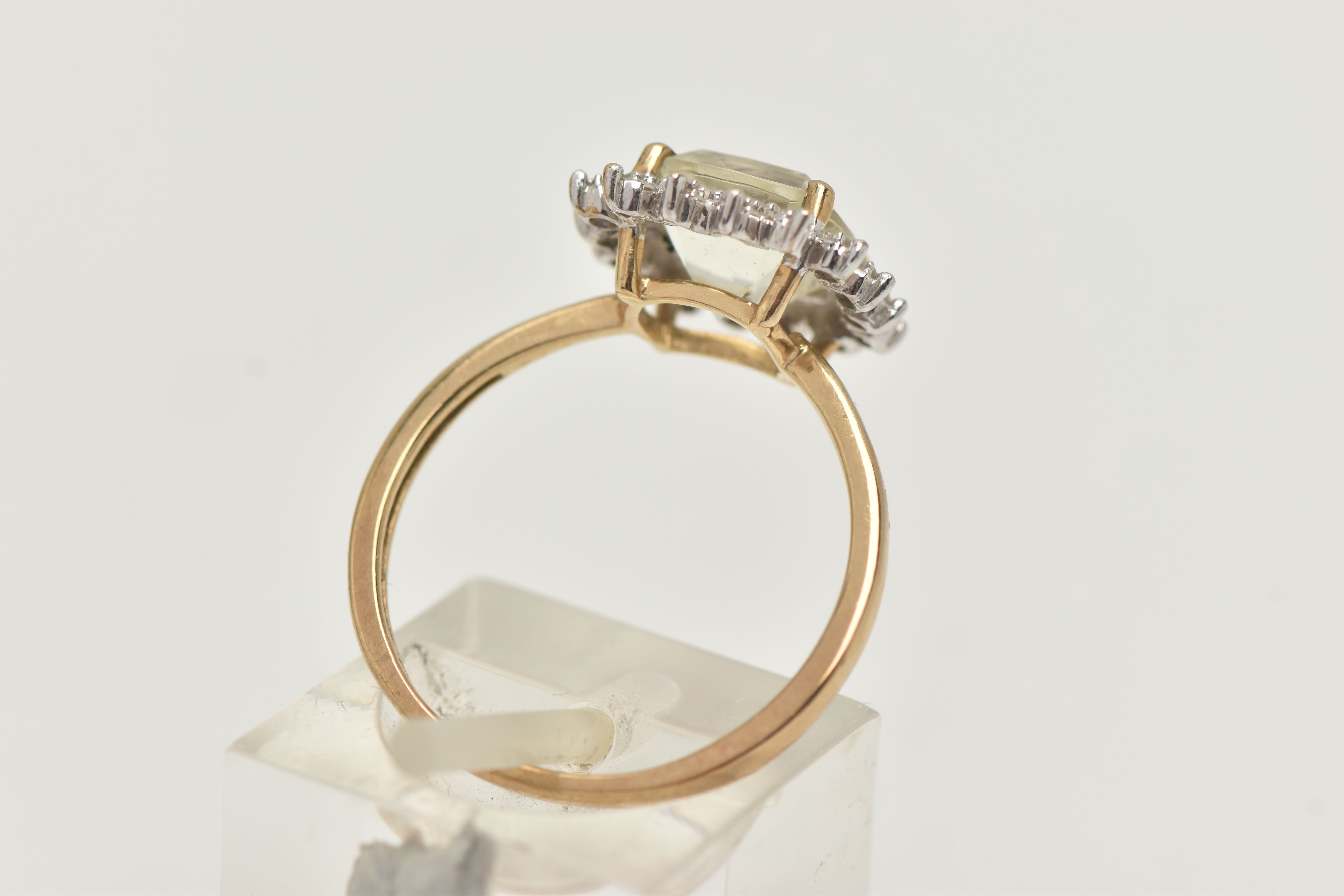 A 9CT GOLD GEM SET CLUSTER RING, mixed cushion cut colourless stone, possibly topaz, measuring - Image 3 of 4