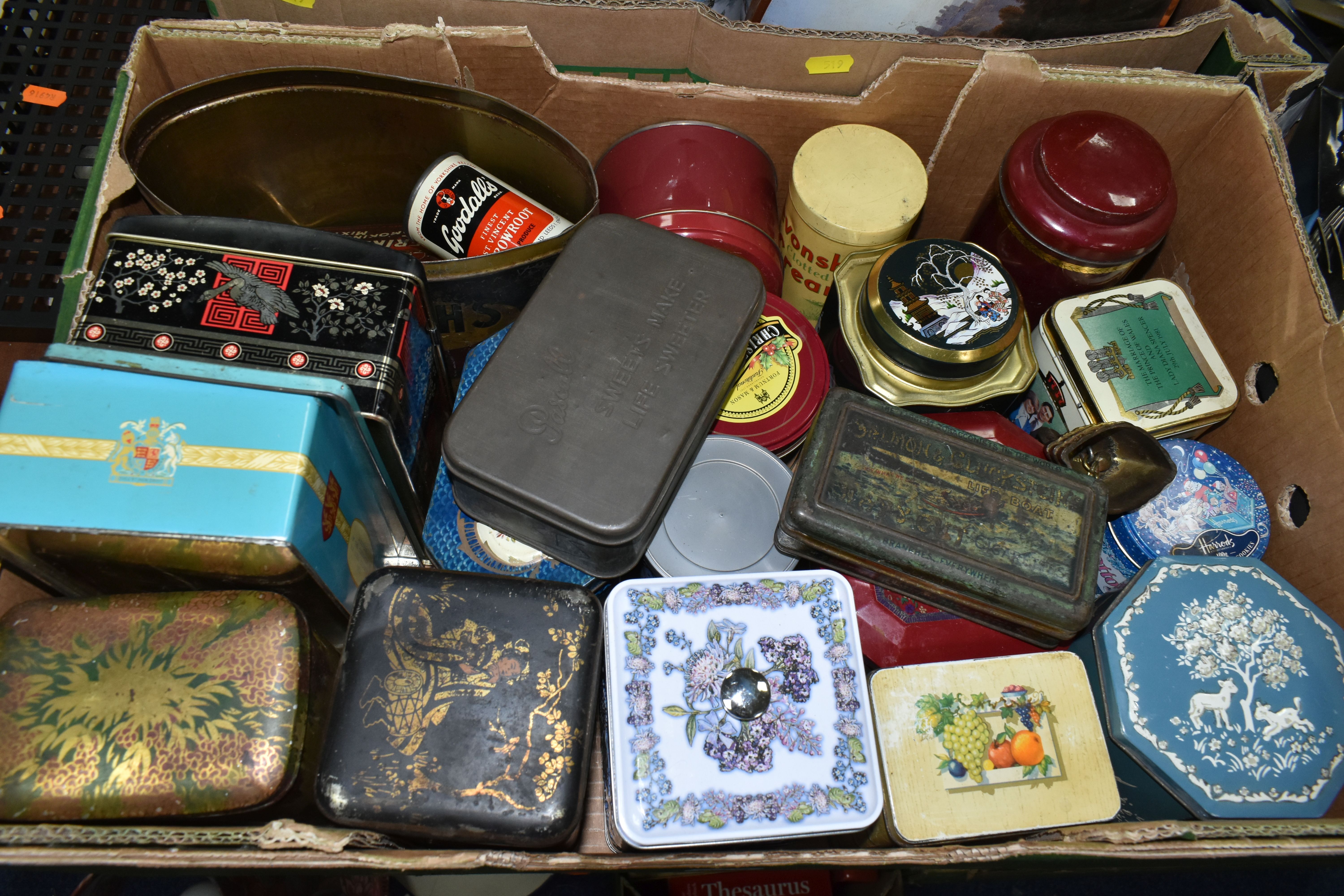 FIVE BOXES AND LOOSE ADVERTISING TINS AND OTHER METALWARE, to include twenty nine advertising tins - Image 5 of 10