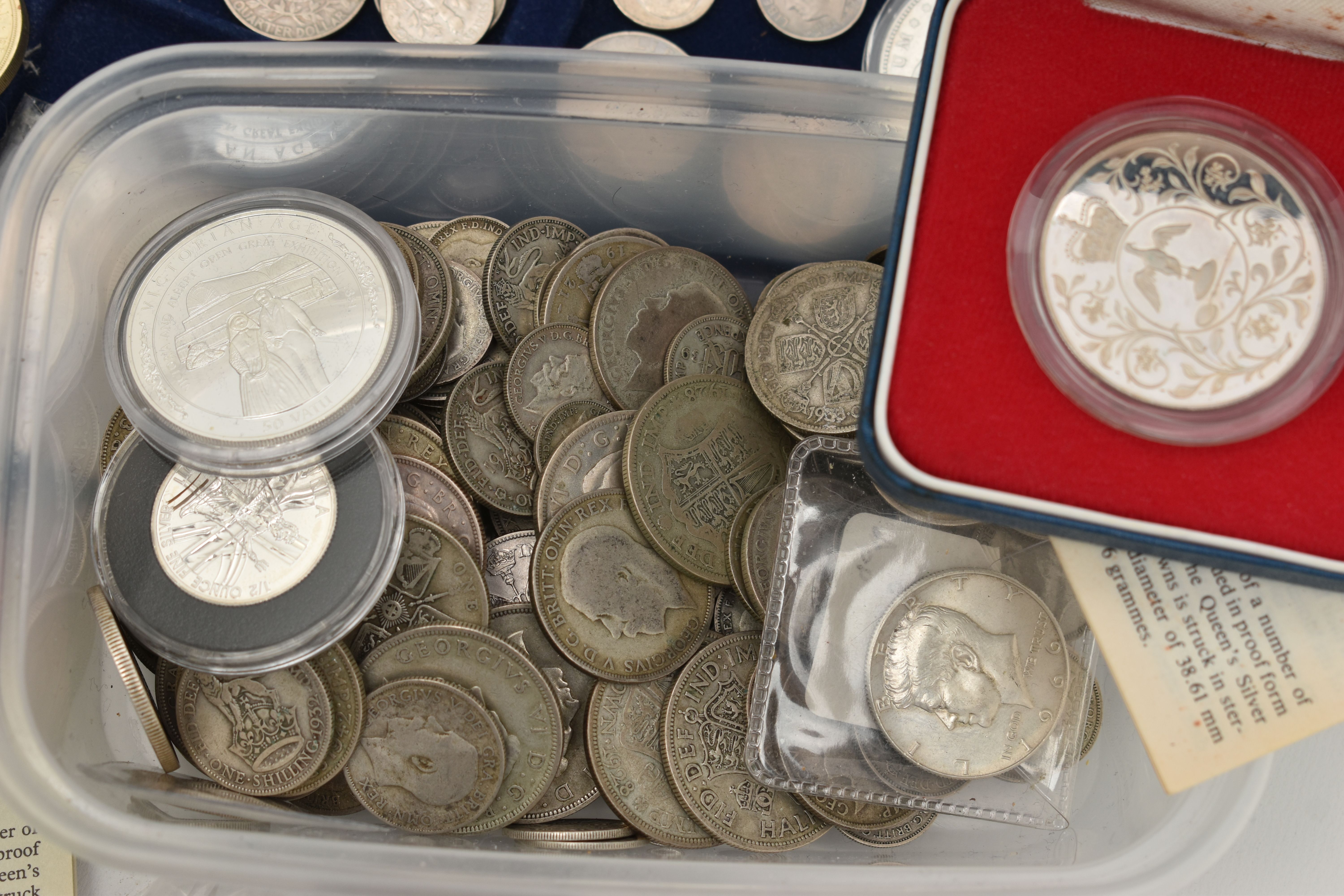 A LARGE CARDBOARD BOX CONTAINING COINS AND COMMEMORATIVES, to include over 1.6 Kilo of mixed - Image 3 of 9