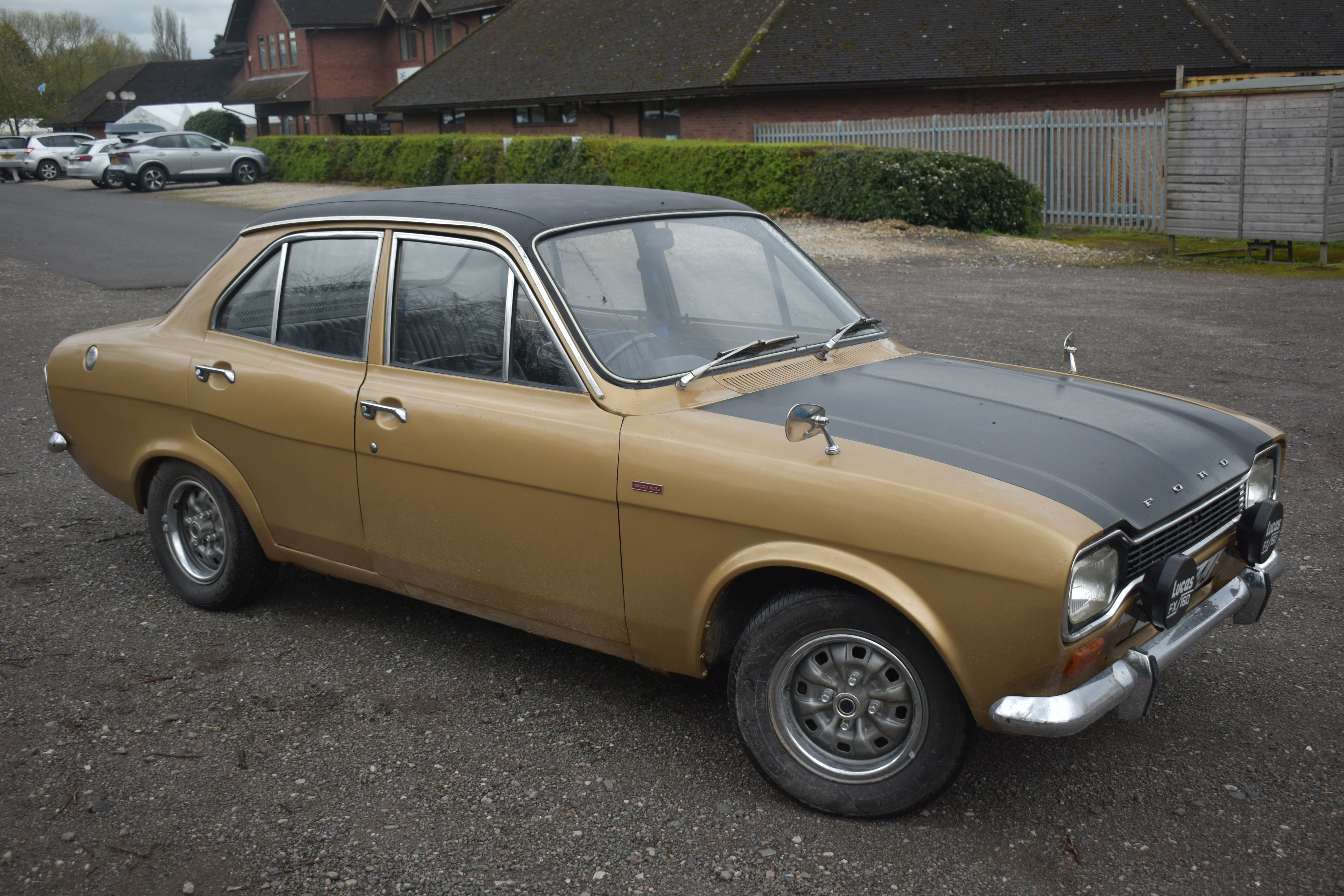 A 1971 FORD ESCORT MK I 1300XL FOUR DOOR SALOON, first registered 16/03/1971 with registration plate - Image 4 of 40