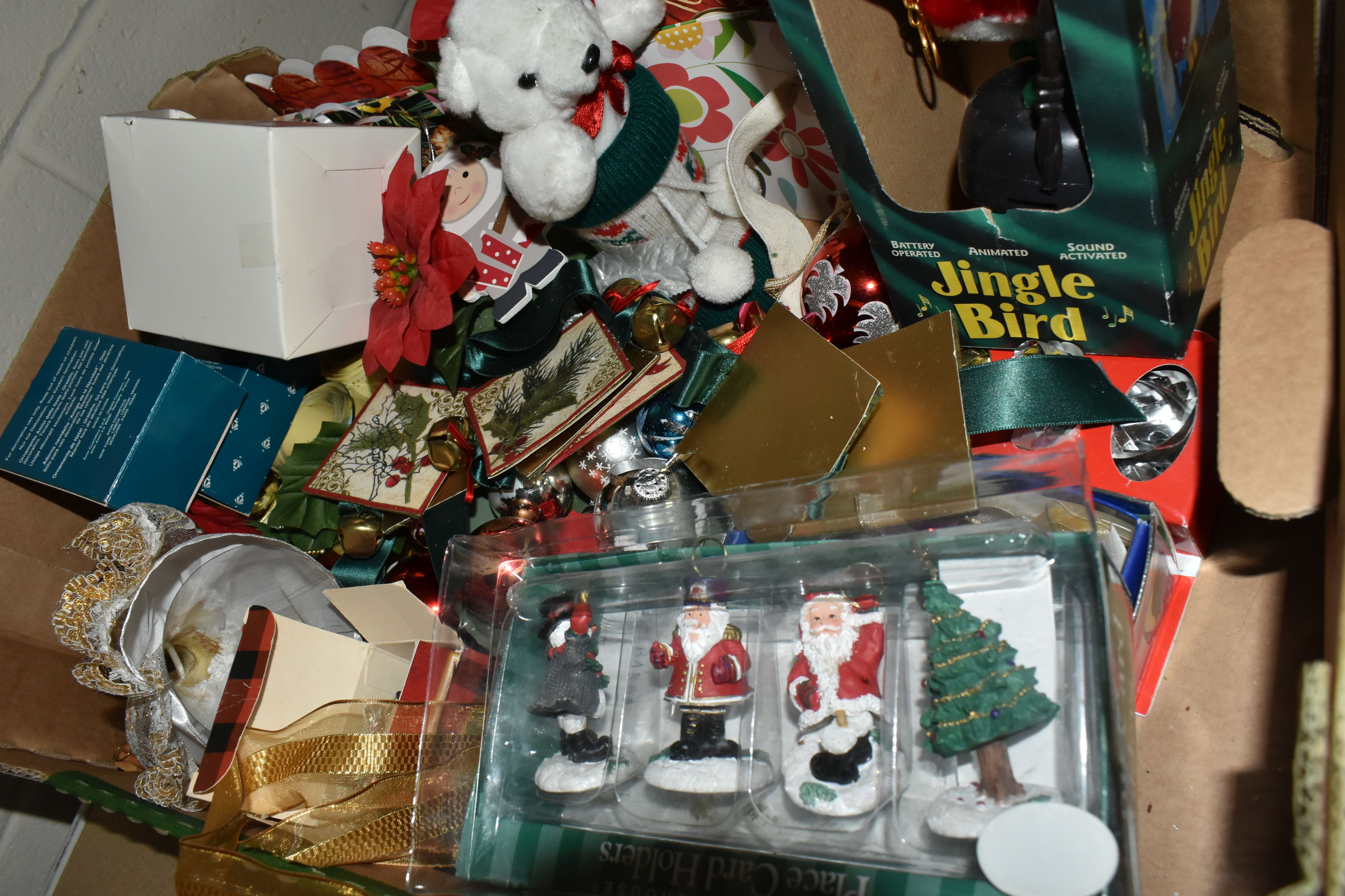 FOUR BOXES AND LOOSE CHRISTMAS DECORATIONS, largely late twentieth/ early twenty first century, to - Image 4 of 6