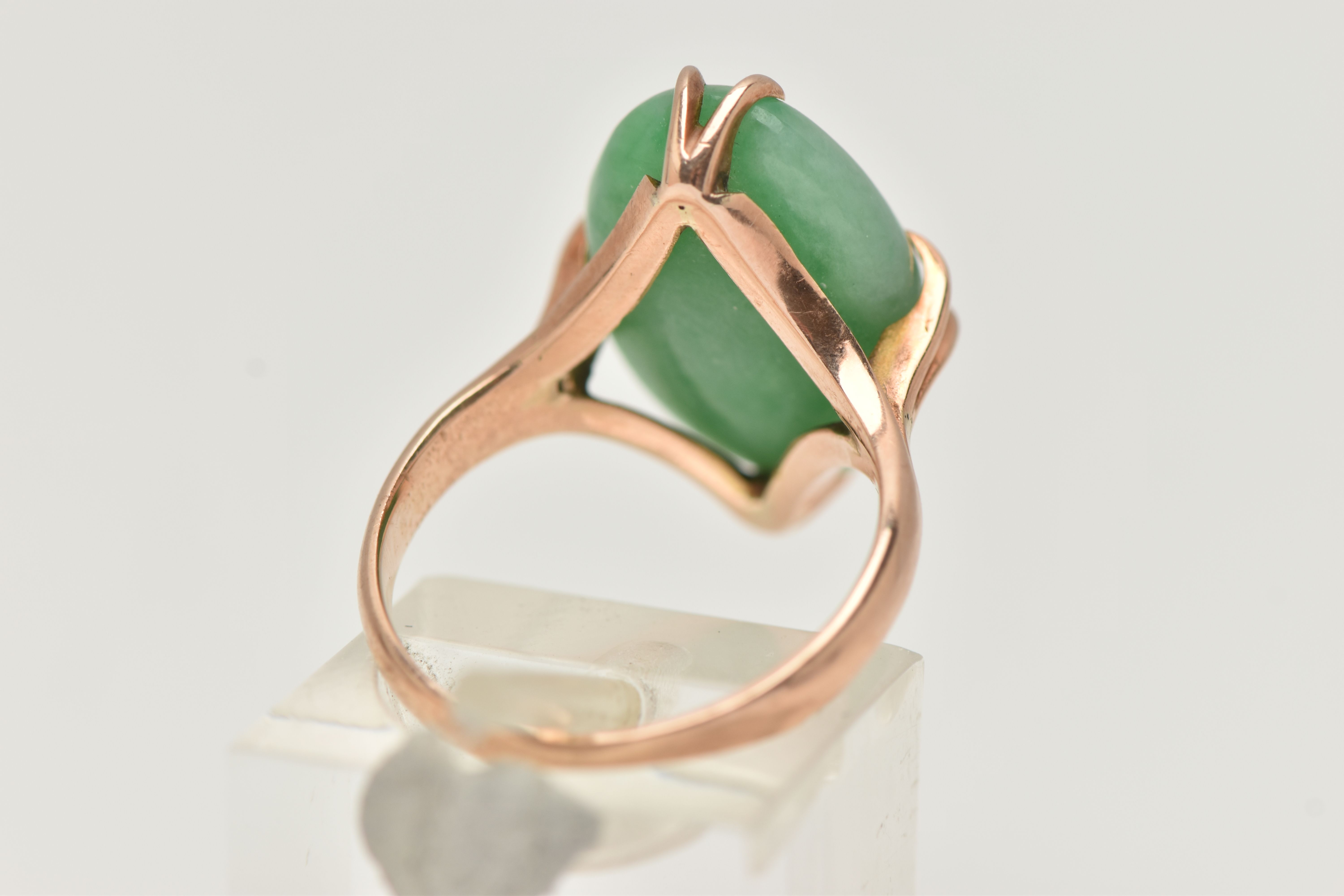 A CHINESE JADE CABOCHON RING, designed as an oval jade cabochon within an eight claw setting to - Image 3 of 4