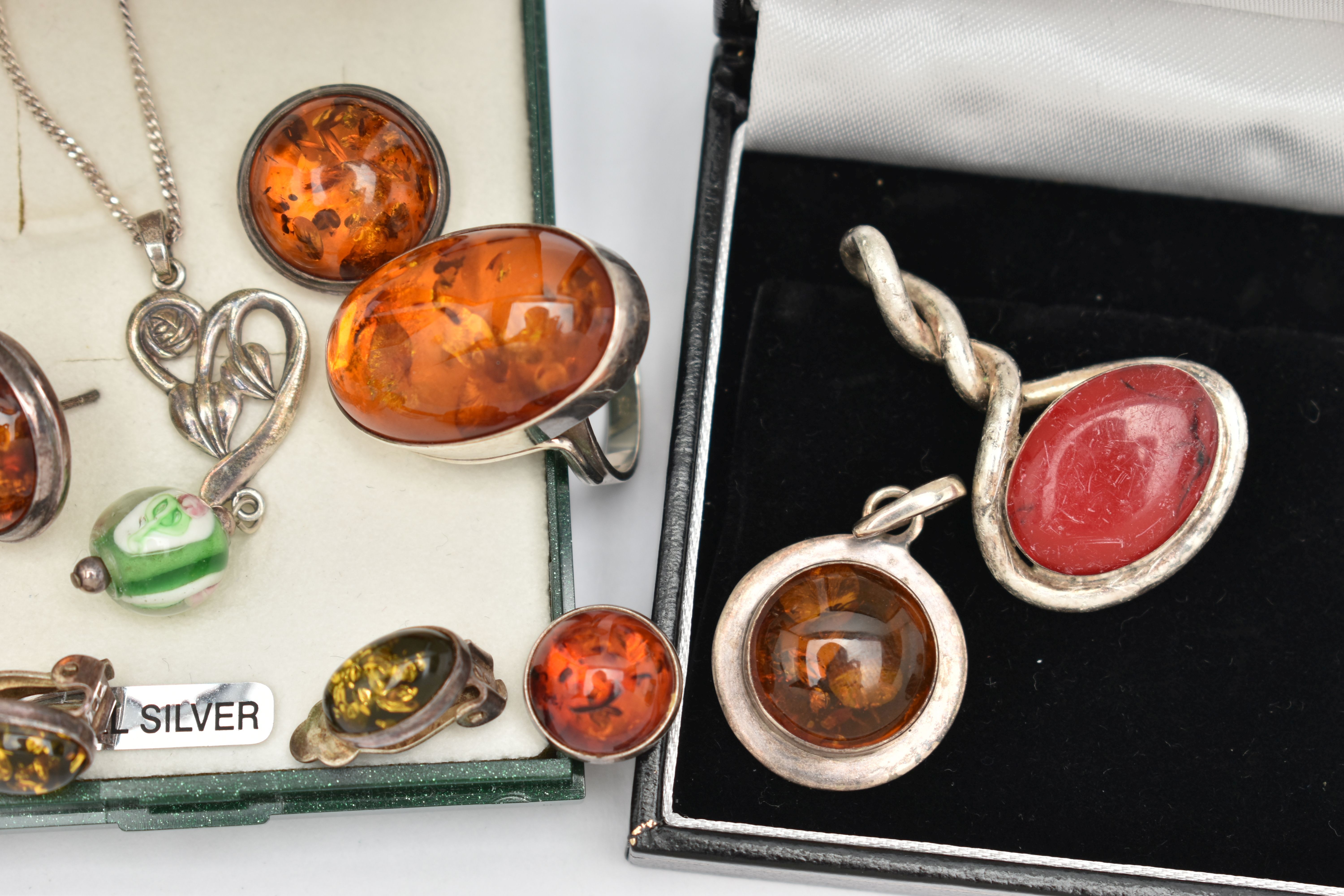 A SMALL ASSORTMENT OF WHITE METAL JEWELLERY, to include a pair of white metal amber cabochon stud - Image 2 of 4