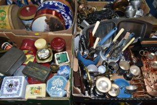 FIVE BOXES AND LOOSE ADVERTISING TINS AND OTHER METALWARE, to include twenty nine advertising tins