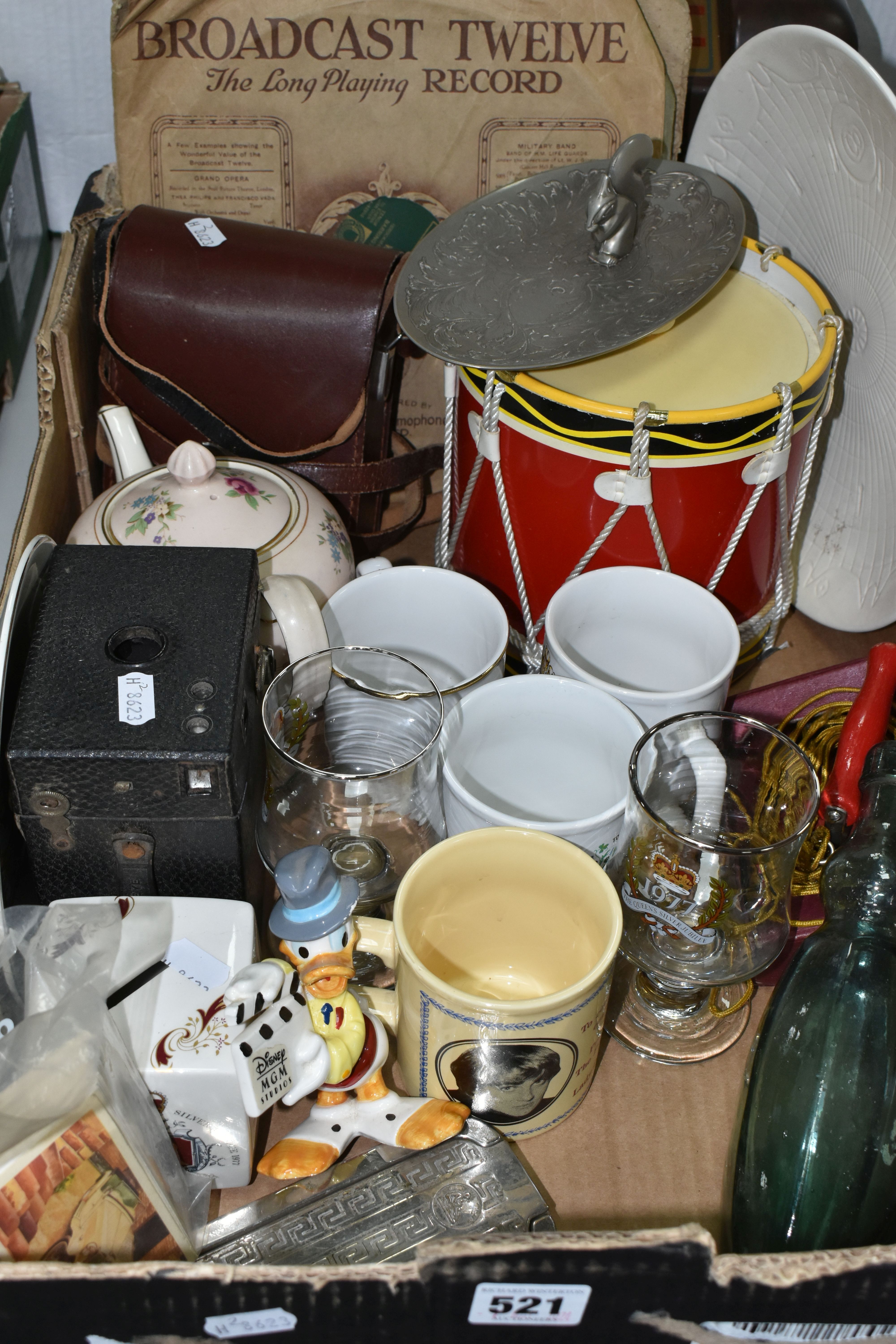 A BOX AND LOOSE RADIO, CERAMICS AND SUNDRY ITEMS, to include a Bush radio type DAC 90 A, an aqua - Image 4 of 8