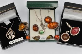 A SMALL ASSORTMENT OF WHITE METAL JEWELLERY, to include a pair of white metal amber cabochon stud