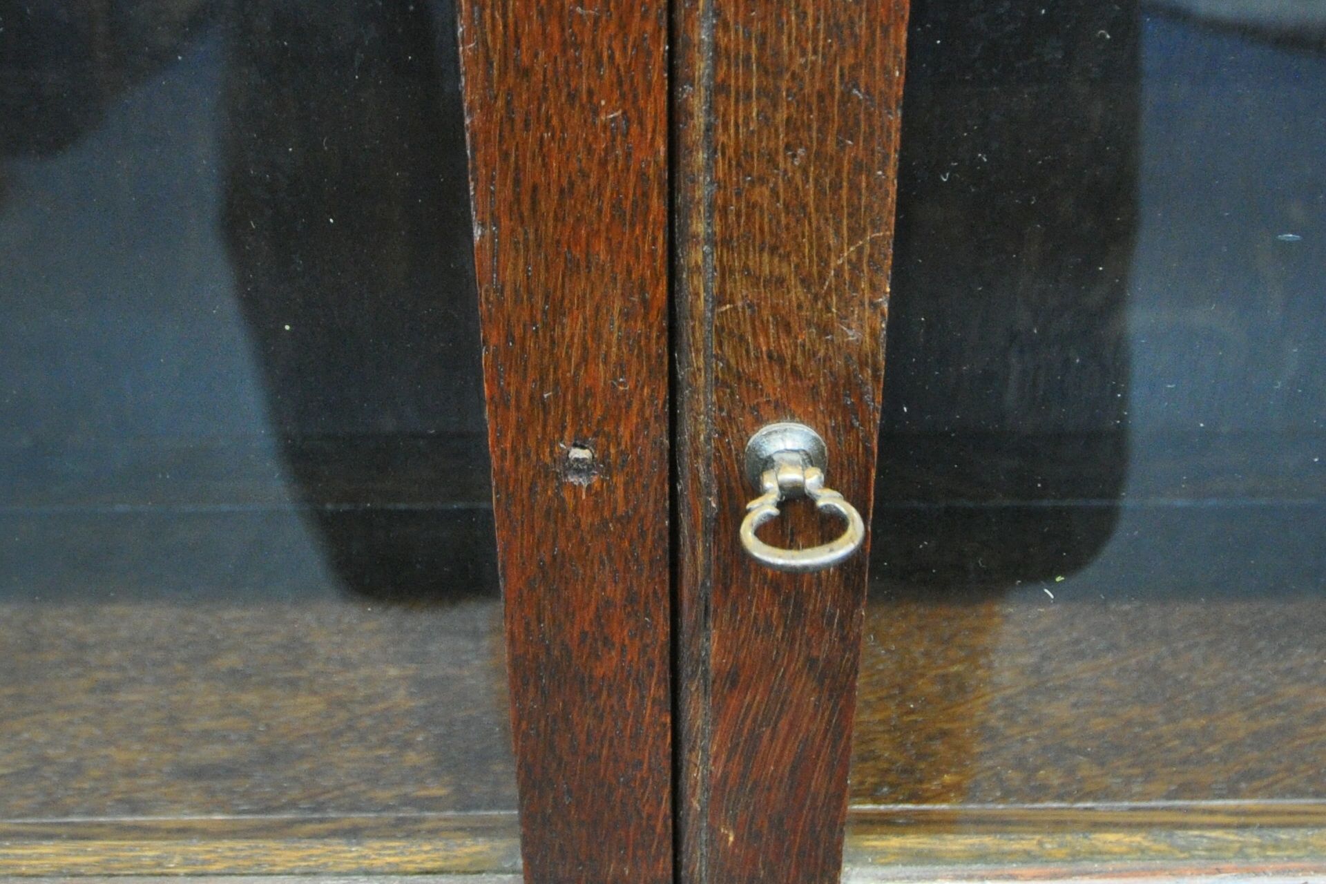 W M BAKER AND CO, OXFORD, AN EARLY 20TH CENTURY OAK SECTIONAL BOOKCASE, with one deep bottom section - Image 5 of 6