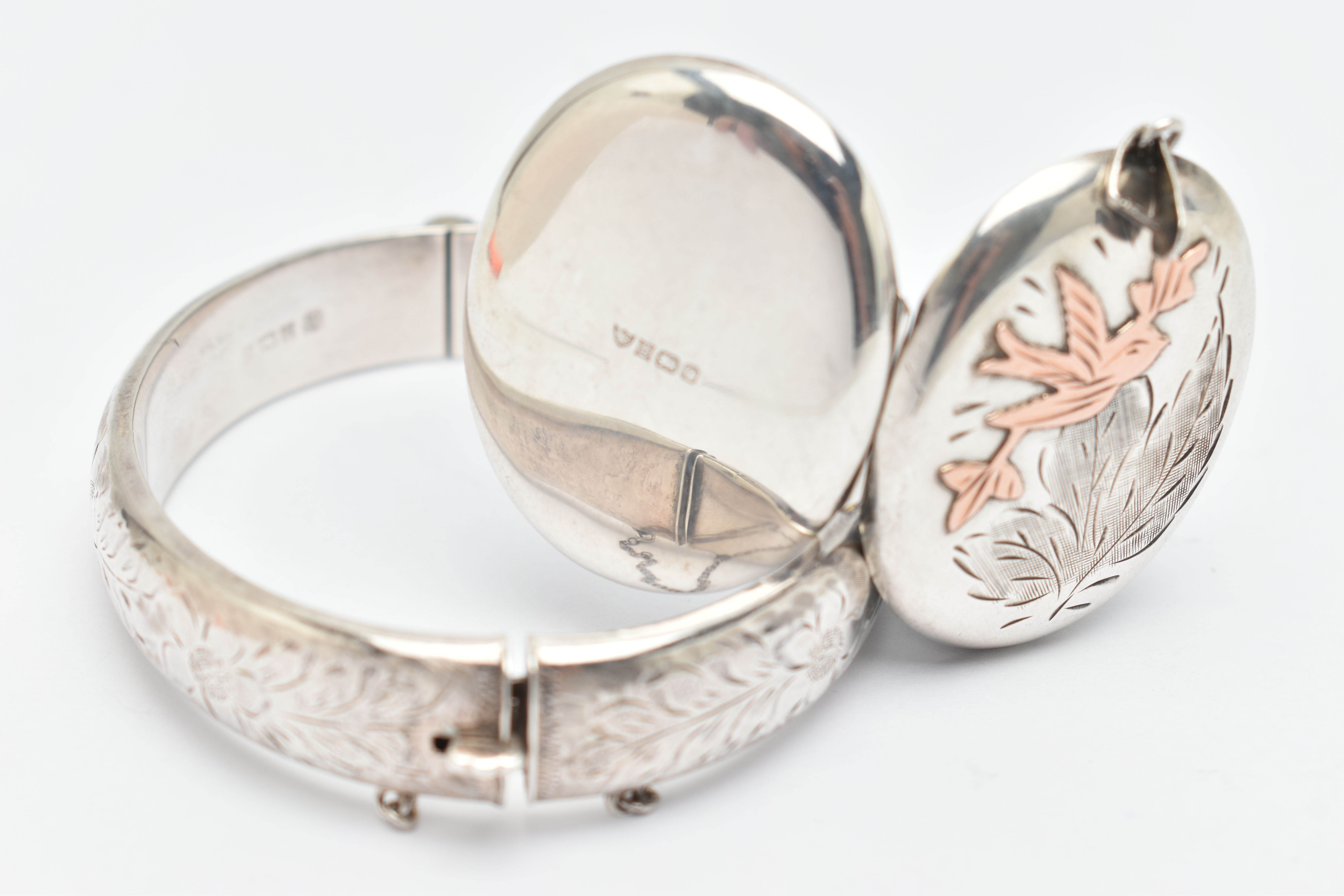 A SILVER HINGED BANGLE AND LOCKET, the bangle with floral pattern, fitted with a push piece - Image 2 of 3