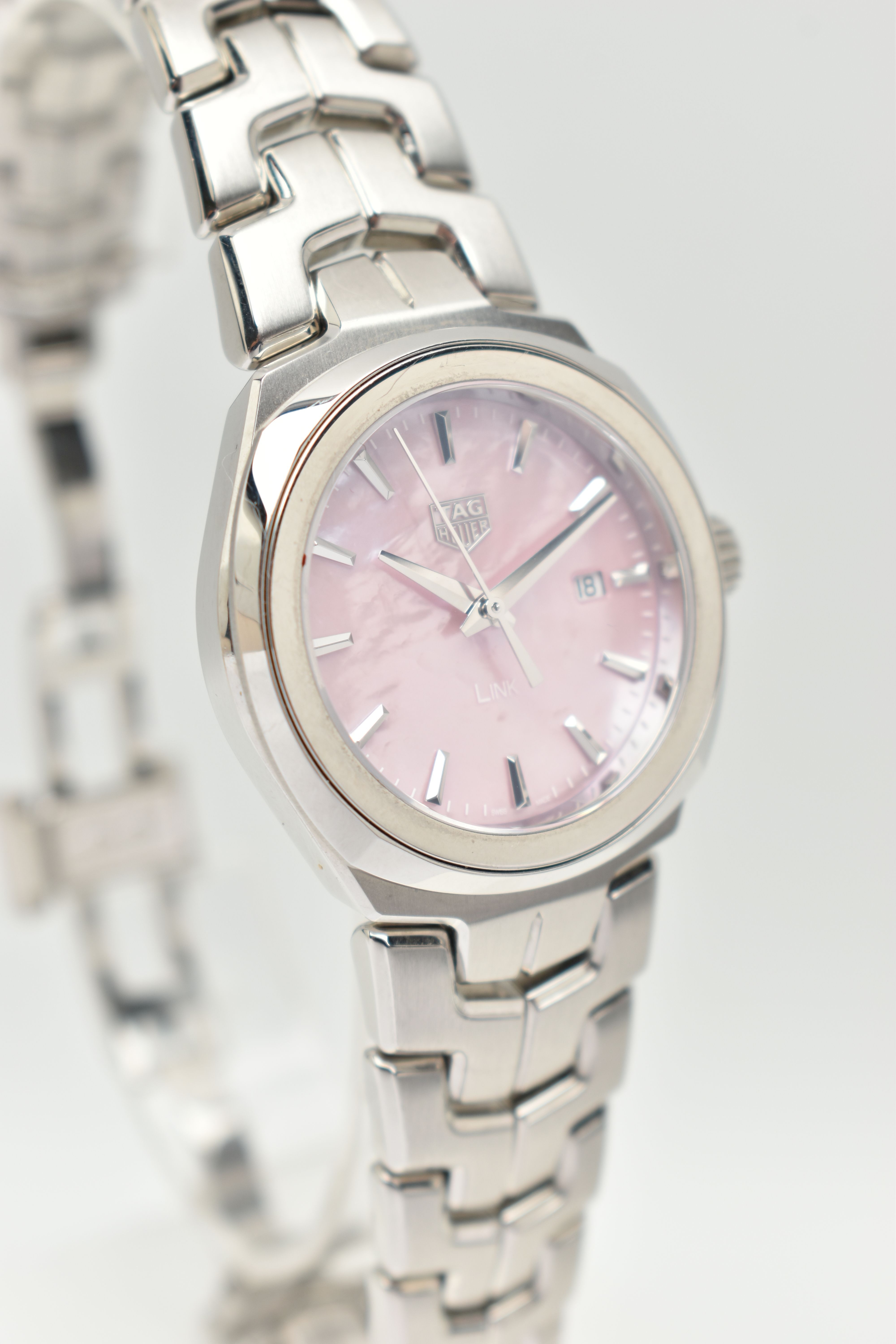 A 'TAG HEUER' LINK LADIES WRISTWATCH, quartz movement, pink dial signed 'Tag Heuer Link', baton - Image 3 of 10
