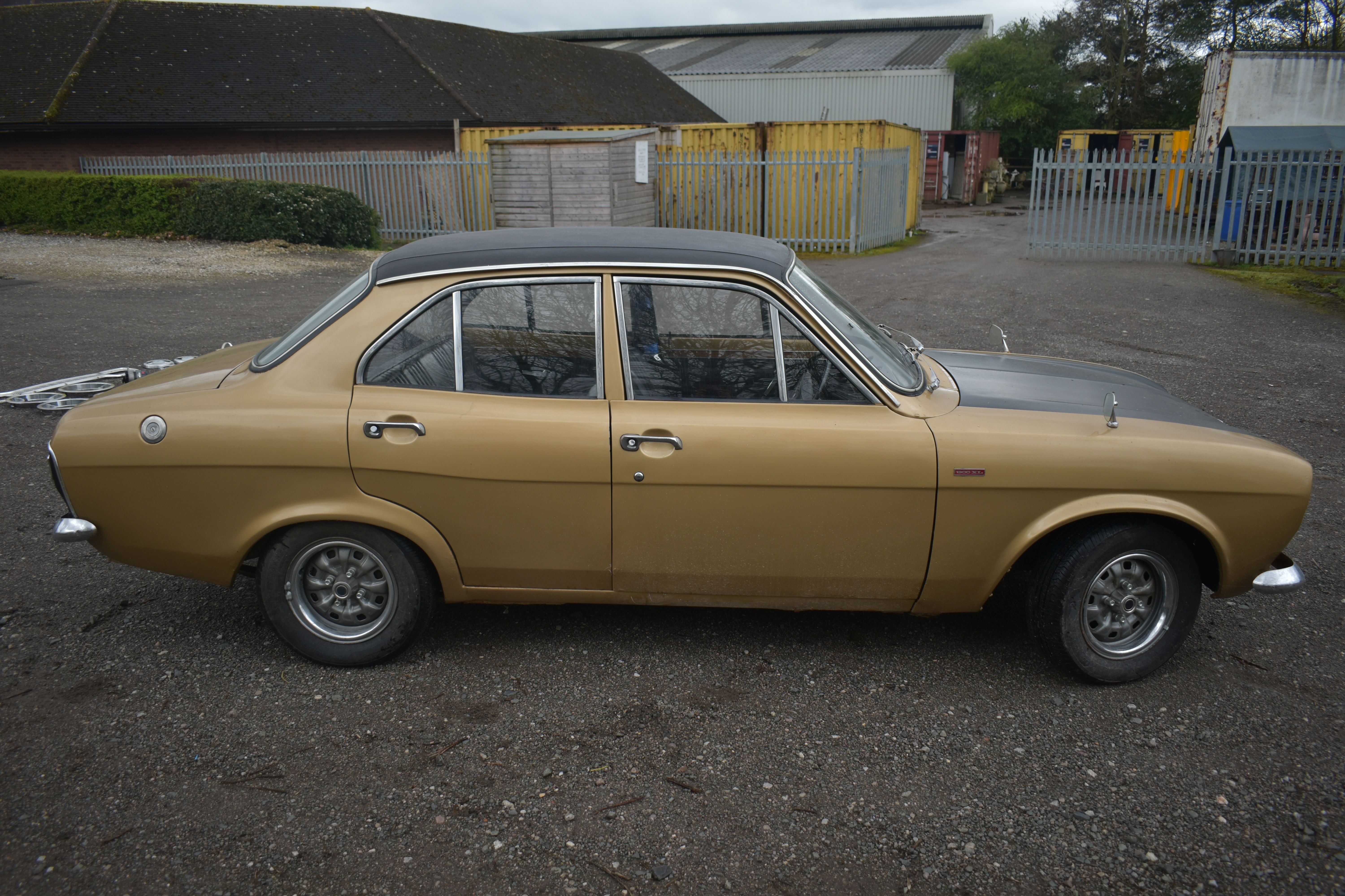 A 1971 FORD ESCORT MK I 1300XL FOUR DOOR SALOON, first registered 16/03/1971 with registration plate - Image 5 of 40